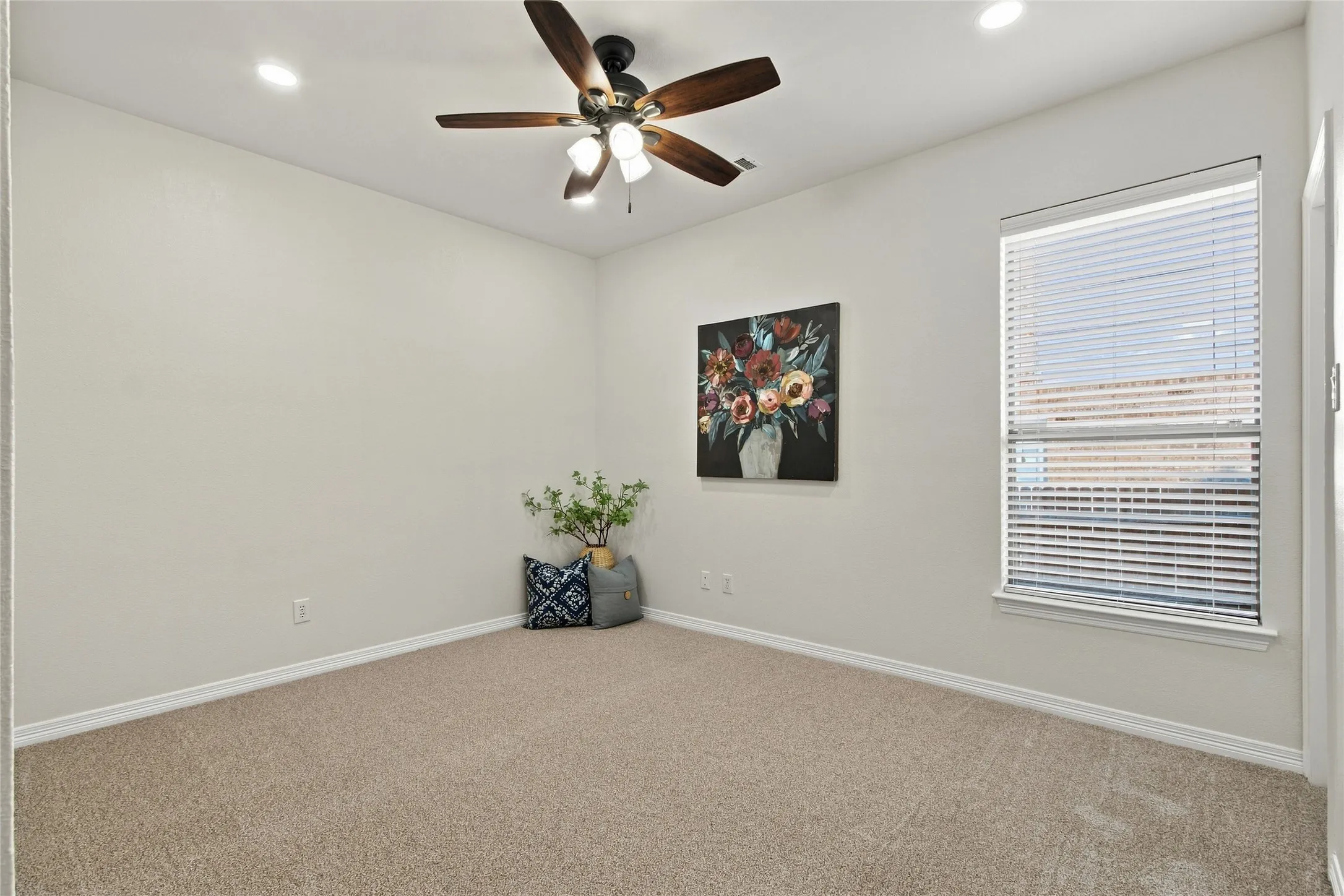 Single Family Residence For Sale in Denton County , 2806 Butterfield Stage Road, Highland Village, Texas 75077, 4 Bedroom, 3 Bathroom, 2 Garage spaces, 3,395 Sqft, built in 2001, mls#21369110, Real Estate Agent in Highland Village, Homes For Sale in Denton county, Homes For Sale in Highland Village, Realtor in Highland Village Texas, Real Estate Brokerage Independent Realty Texas, Luminita Cordes Realtor