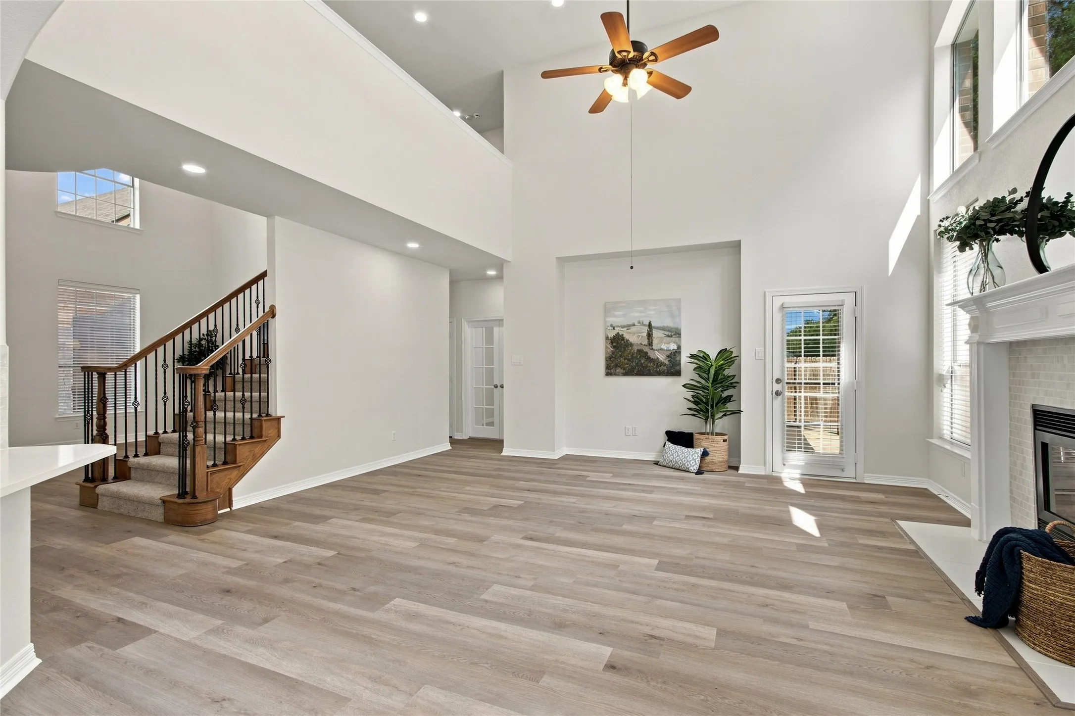 Single Family Residence For Sale in Denton County , 2806 Butterfield Stage Road, Highland Village, Texas 75077, 4 Bedroom, 3 Bathroom, 2 Garage spaces, 3,395 Sqft, built in 2001, mls#21369110, Real Estate Agent in Highland Village, Homes For Sale in Denton county, Homes For Sale in Highland Village, Realtor in Highland Village Texas, Real Estate Brokerage Independent Realty Texas, Luminita Cordes Realtor