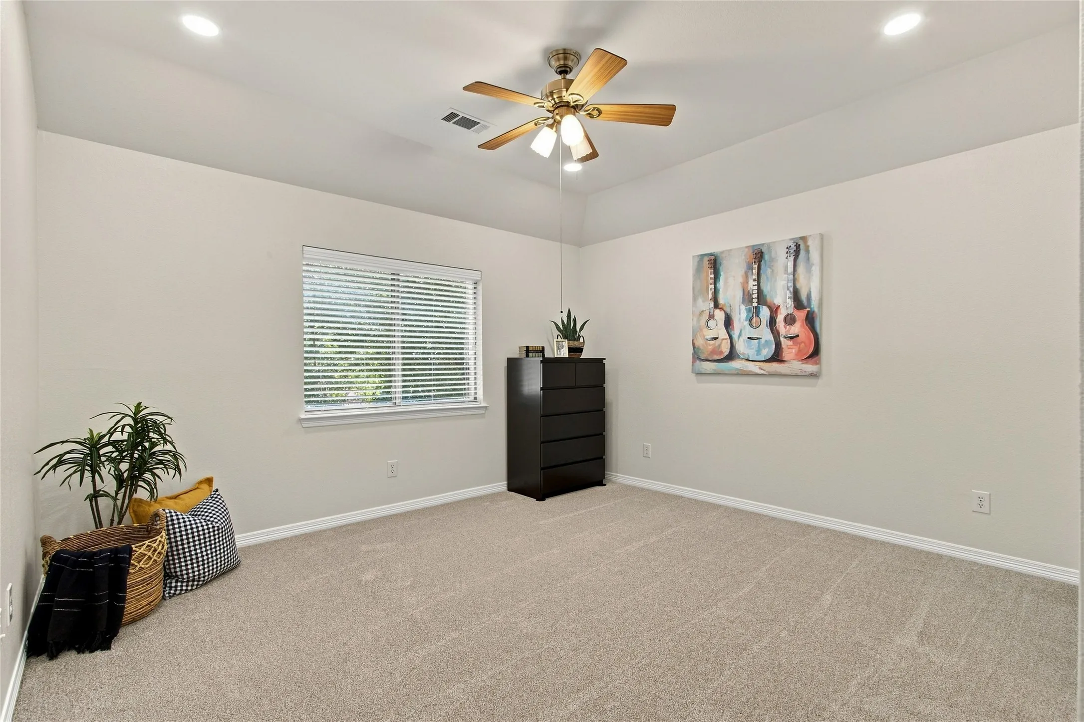 Single Family Residence For Sale in Denton County , 2806 Butterfield Stage Road, Highland Village, Texas 75077, 4 Bedroom, 3 Bathroom, 2 Garage spaces, 3,395 Sqft, built in 2001, mls#21369110, Real Estate Agent in Highland Village, Homes For Sale in Denton county, Homes For Sale in Highland Village, Realtor in Highland Village Texas, Real Estate Brokerage Independent Realty Texas, Luminita Cordes Realtor