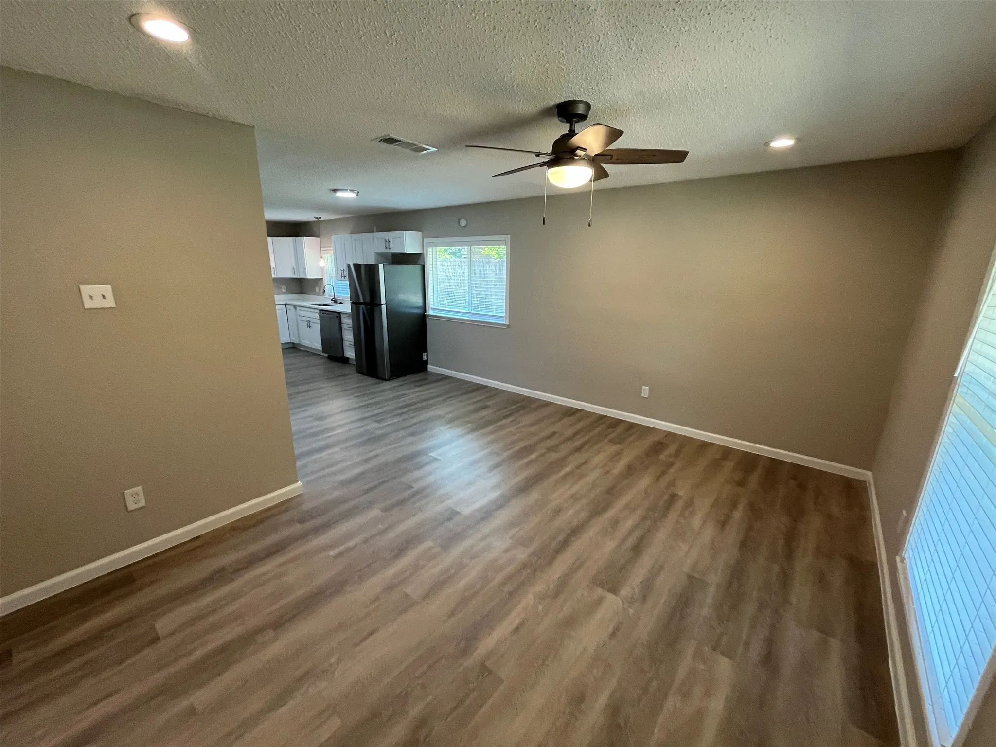 Single Family Residence For Rent in Dallas County , 146 Bailey Drive, De Soto, Texas 75115, 3 Bedroom, 2 Bathroom, 2 Garage spaces, 1,817 Sqft, built in 1971, mls#21357706, Real Estate Agent in De Soto, Homes For Rent in Dallas county, Homes For Rent in De Soto, Realtor in De Soto Texas, Real Estate Brokerage Independent Realty Texas, Luminita Cordes Realtor