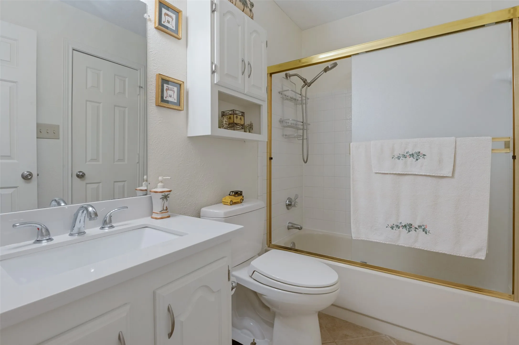 Single Family Residence For Sale in Dallas County , 3014 Adolph Street, Dallas, Texas 75204, 2 Bedroom, 2 Bathroom, Garage spaces, 1,139 Sqft, built in 1982, mls#21371470, Real Estate Agent in Dallas, Homes For Sale in Dallas county, Homes For Sale in Dallas, Realtor in Dallas Texas, Real Estate Brokerage Independent Realty Texas, Luminita Cordes Realtor