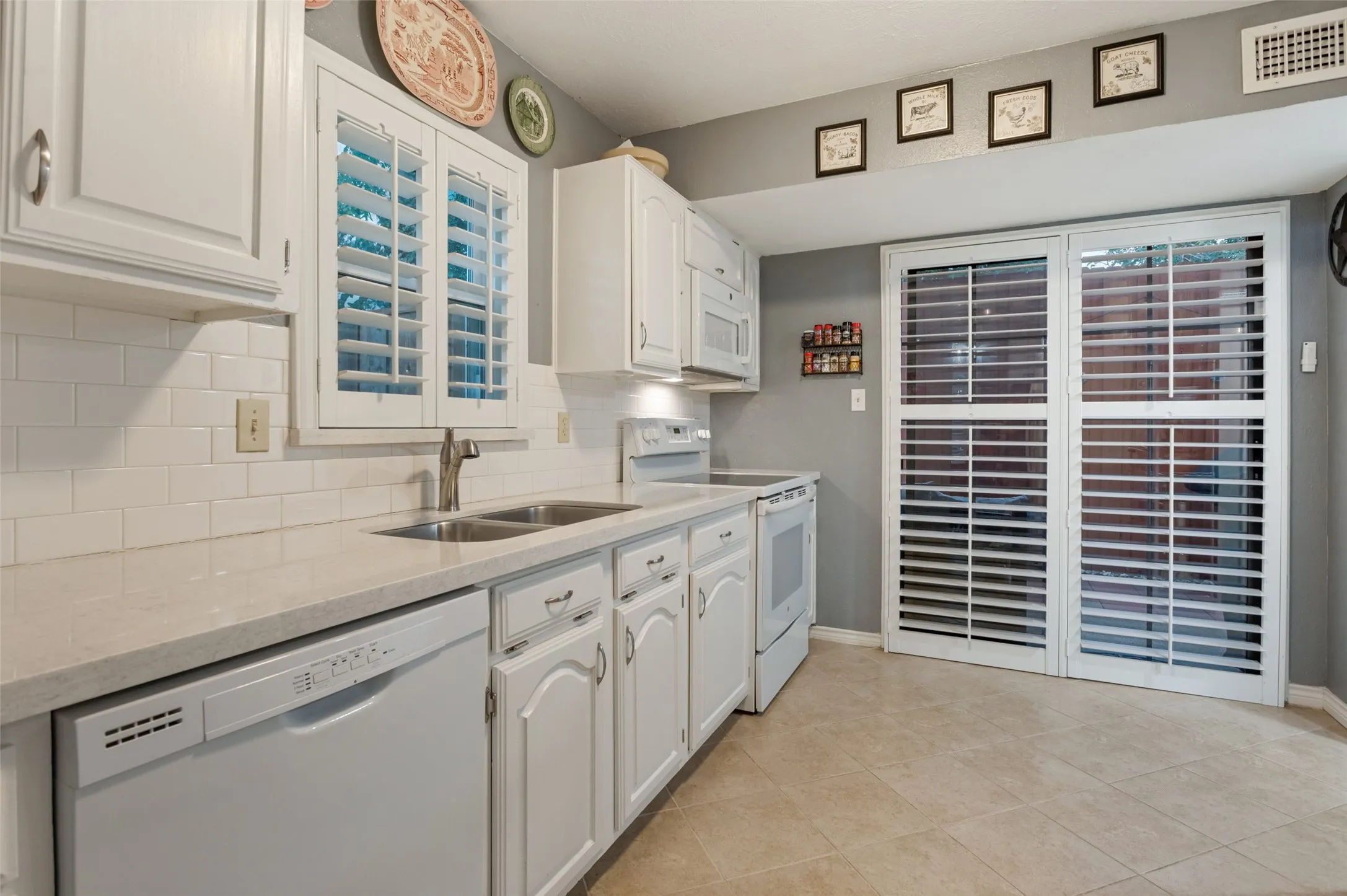 Single Family Residence For Sale in Dallas County , 3014 Adolph Street, Dallas, Texas 75204, 2 Bedroom, 2 Bathroom, Garage spaces, 1,139 Sqft, built in 1982, mls#21371470, Real Estate Agent in Dallas, Homes For Sale in Dallas county, Homes For Sale in Dallas, Realtor in Dallas Texas, Real Estate Brokerage Independent Realty Texas, Luminita Cordes Realtor