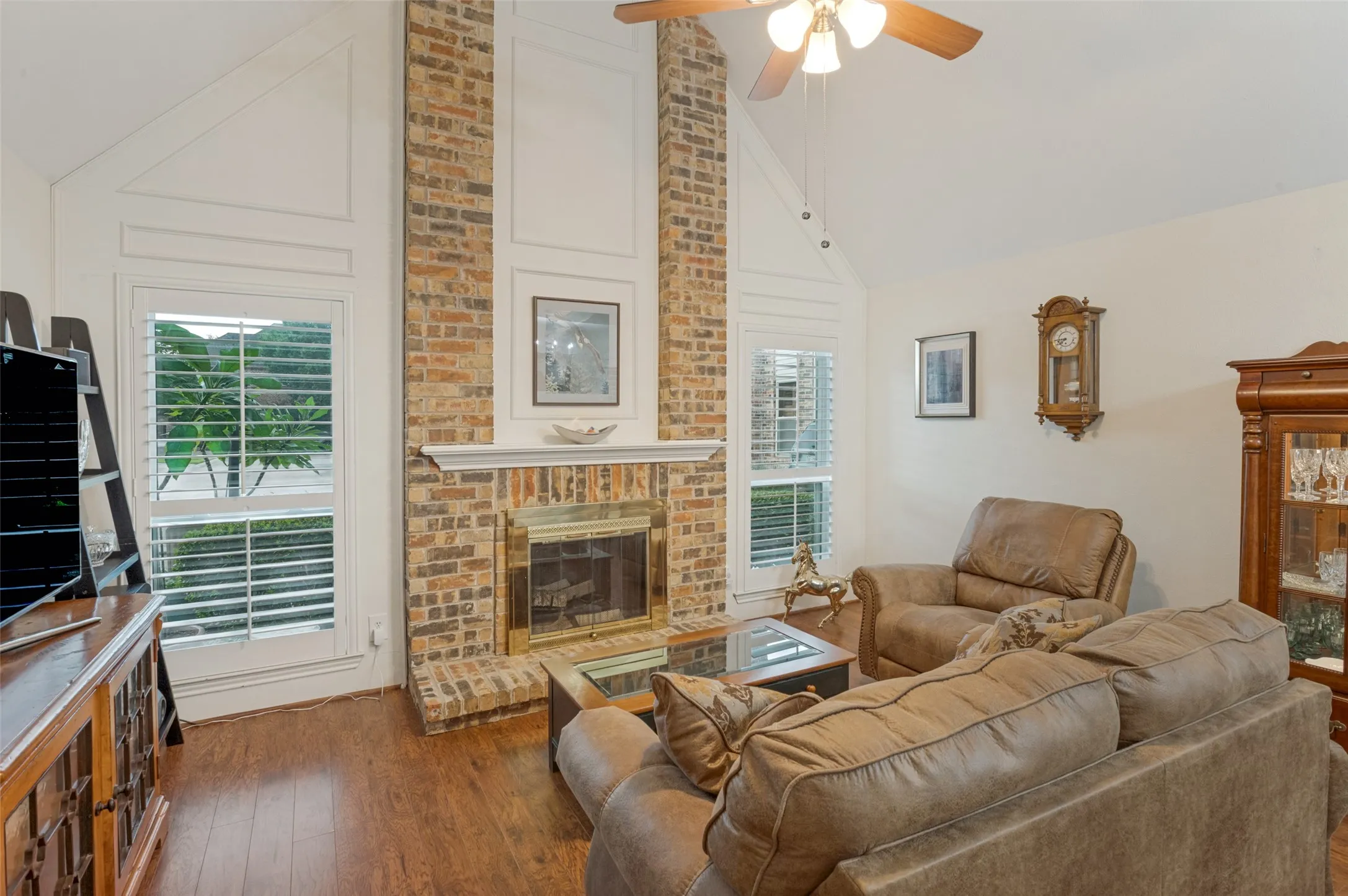 Single Family Residence For Sale in Dallas County , 3014 Adolph Street, Dallas, Texas 75204, 2 Bedroom, 2 Bathroom, Garage spaces, 1,139 Sqft, built in 1982, mls#21371470, Real Estate Agent in Dallas, Homes For Sale in Dallas county, Homes For Sale in Dallas, Realtor in Dallas Texas, Real Estate Brokerage Independent Realty Texas, Luminita Cordes Realtor