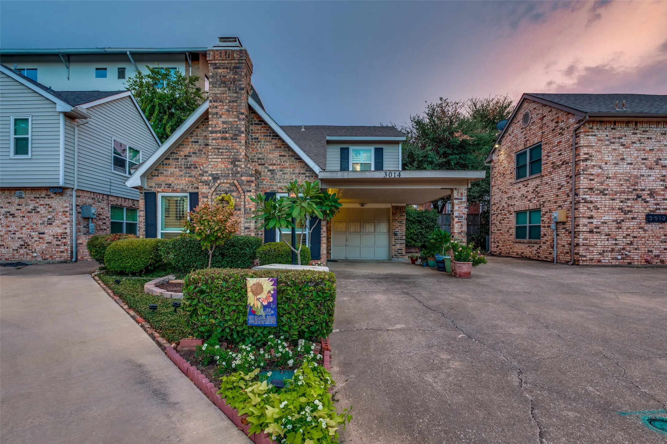 Single Family Residence For Sale in Dallas County , 3014 Adolph Street, Dallas, Texas 75204, 2 Bedroom, 2 Bathroom, Garage spaces, 1,139 Sqft, built in 1982, mls#21371470, Real Estate Agent in Dallas, Homes For Sale in Dallas county, Homes For Sale in Dallas, Realtor in Dallas Texas, Real Estate Brokerage Independent Realty Texas, Luminita Cordes Realtor