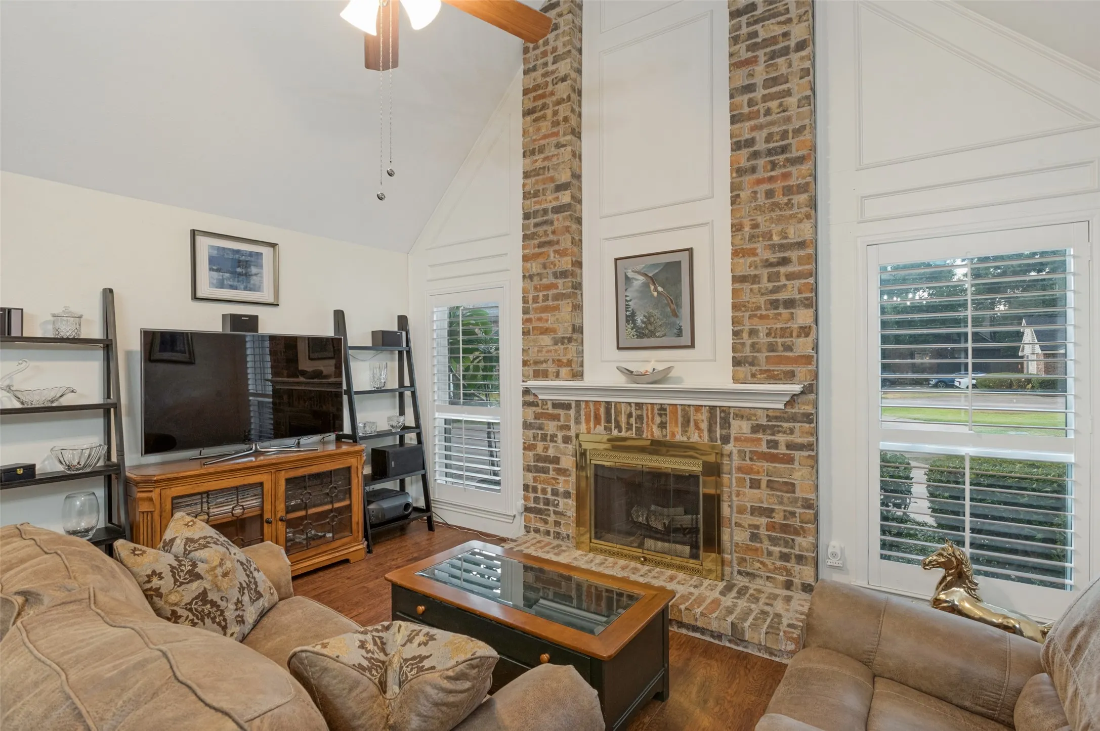 Single Family Residence For Sale in Dallas County , 3014 Adolph Street, Dallas, Texas 75204, 2 Bedroom, 2 Bathroom, Garage spaces, 1,139 Sqft, built in 1982, mls#21371470, Real Estate Agent in Dallas, Homes For Sale in Dallas county, Homes For Sale in Dallas, Realtor in Dallas Texas, Real Estate Brokerage Independent Realty Texas, Luminita Cordes Realtor