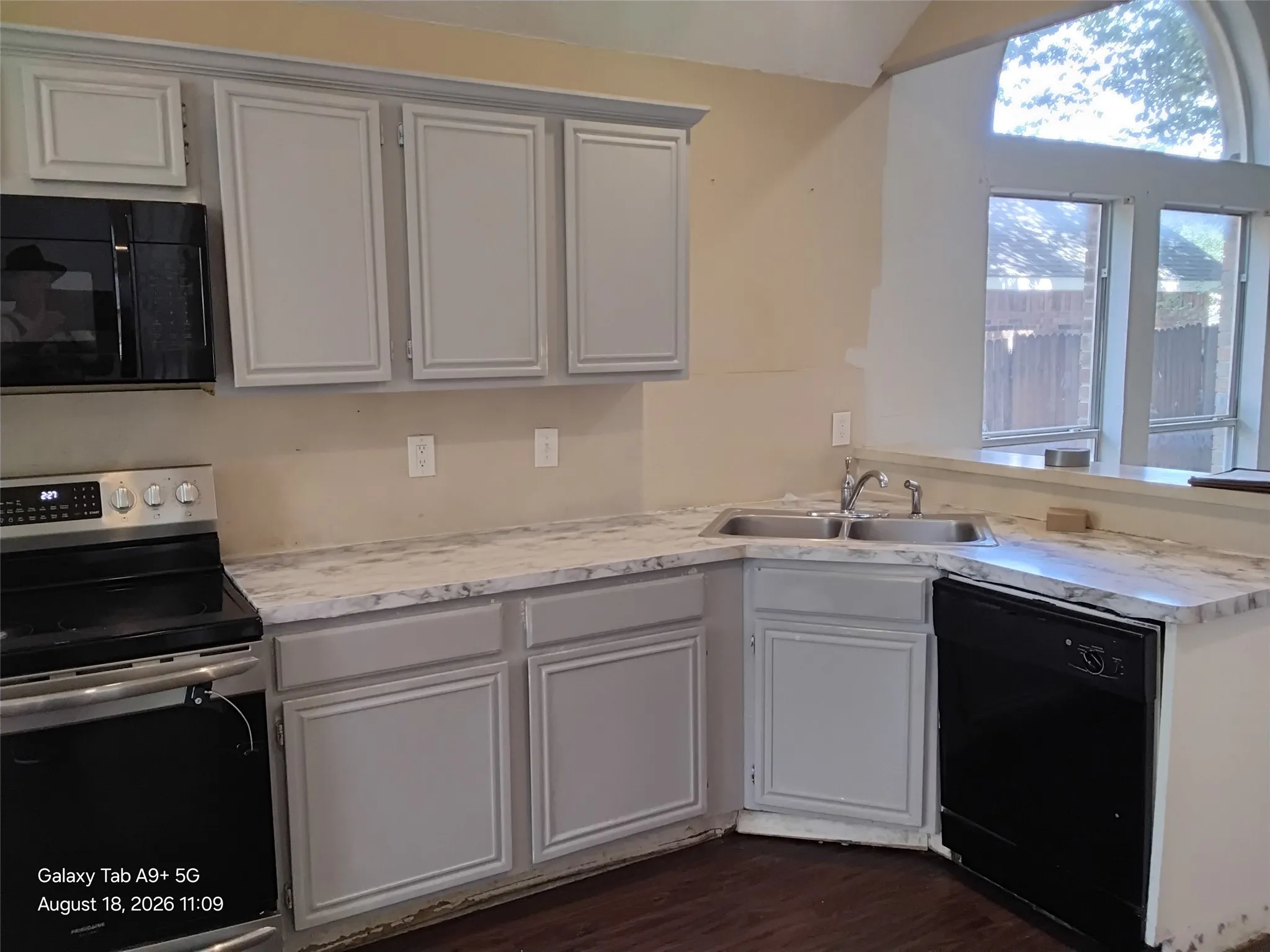 Single Family Residence For Sale in Dallas County , 12418 Summer Hill Drive, Balch Springs, Texas 75180, 4 Bedroom, 2 Bathroom, 2 Garage spaces, 1,666 Sqft, built in 1989, mls#21365904, Real Estate Agent in Balch Springs, Homes For Sale in Dallas county, Homes For Sale in Balch Springs, Realtor in Balch Springs Texas, Real Estate Brokerage Independent Realty Texas, Luminita Cordes Realtor