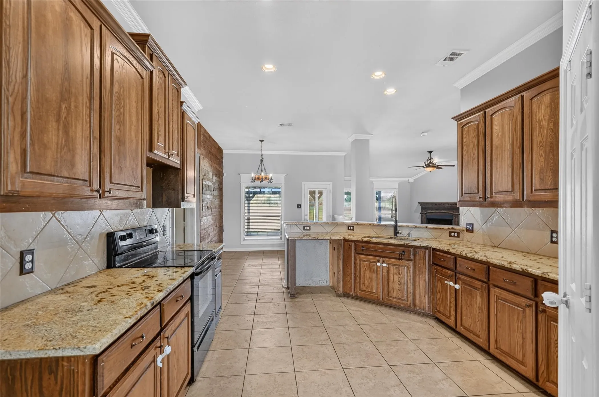 Single Family Residence For Sale in Kaufman County , 10231 Bantry Lane, Forney, Texas 75126, 4 Bedroom, 2 Bathroom, 2 Garage spaces, 2,392 Sqft, built in 2008, mls#21370326, Real Estate Agent in Forney, Homes For Sale in Kaufman county, Homes For Sale in Forney, Realtor in Forney Texas, Real Estate Brokerage Independent Realty Texas, Luminita Cordes Realtor