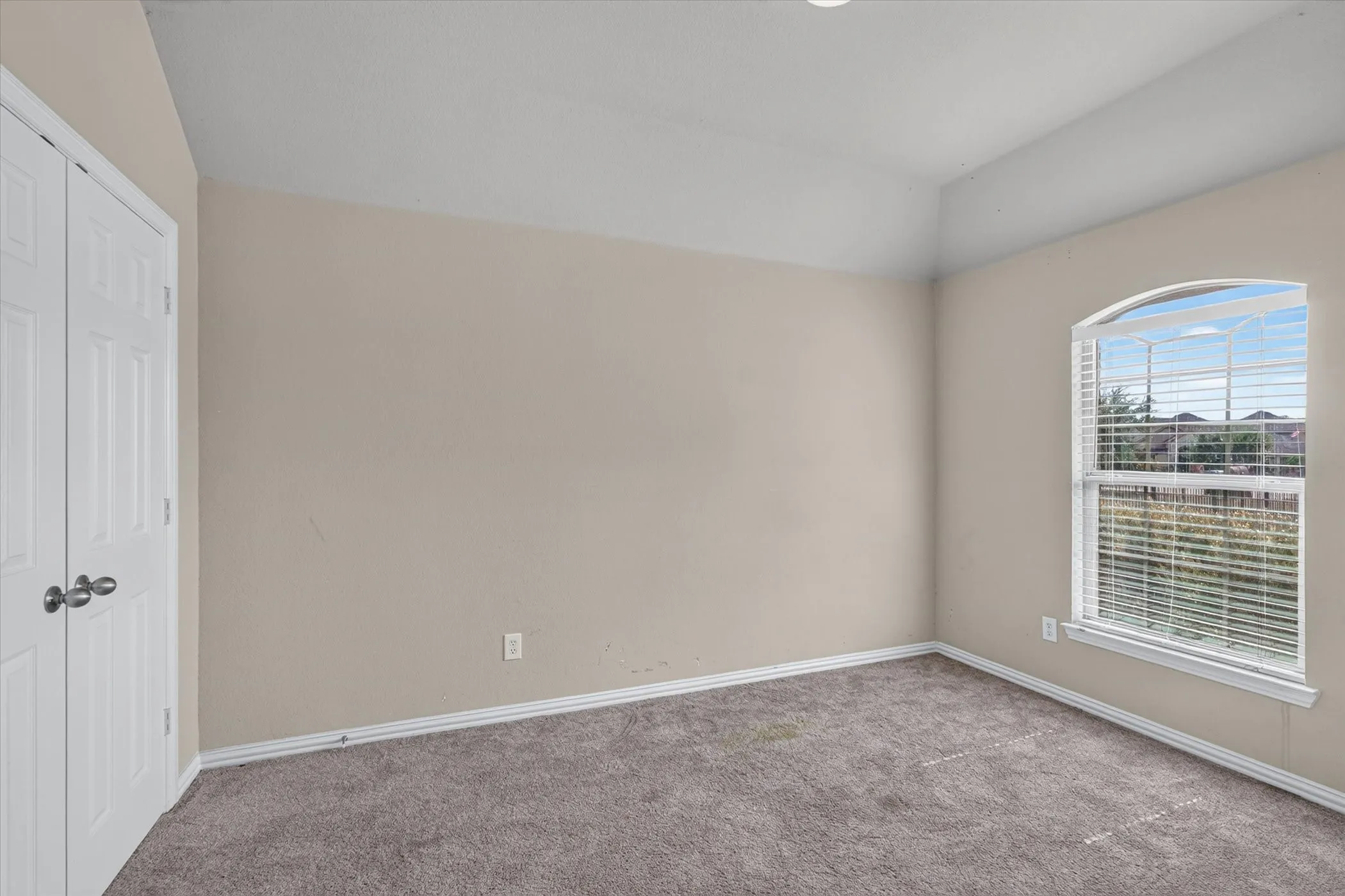 Single Family Residence For Sale in Kaufman County , 10231 Bantry Lane, Forney, Texas 75126, 4 Bedroom, 2 Bathroom, 2 Garage spaces, 2,392 Sqft, built in 2008, mls#21370326, Real Estate Agent in Forney, Homes For Sale in Kaufman county, Homes For Sale in Forney, Realtor in Forney Texas, Real Estate Brokerage Independent Realty Texas, Luminita Cordes Realtor
