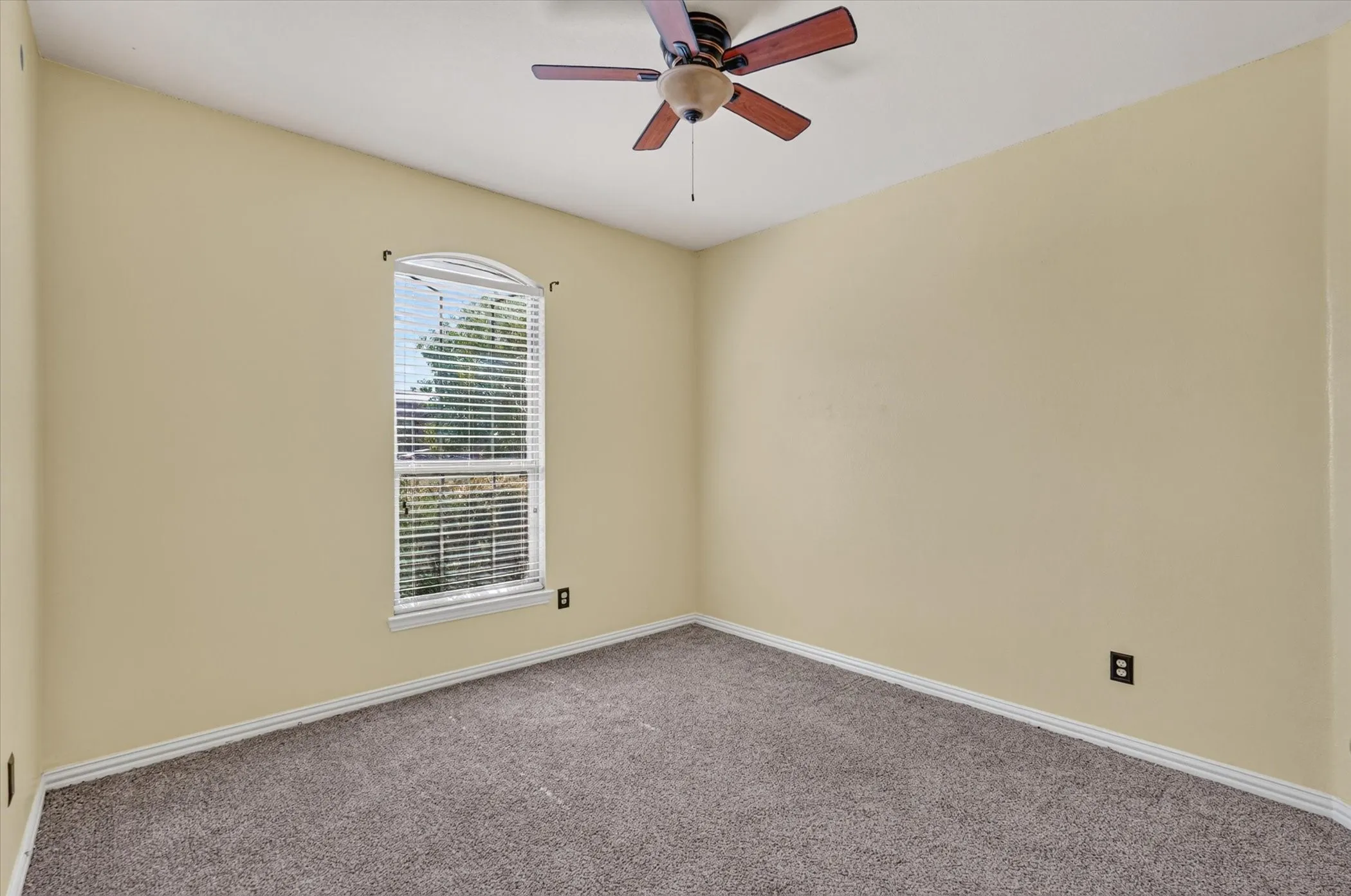 Single Family Residence For Sale in Kaufman County , 10231 Bantry Lane, Forney, Texas 75126, 4 Bedroom, 2 Bathroom, 2 Garage spaces, 2,392 Sqft, built in 2008, mls#21370326, Real Estate Agent in Forney, Homes For Sale in Kaufman county, Homes For Sale in Forney, Realtor in Forney Texas, Real Estate Brokerage Independent Realty Texas, Luminita Cordes Realtor