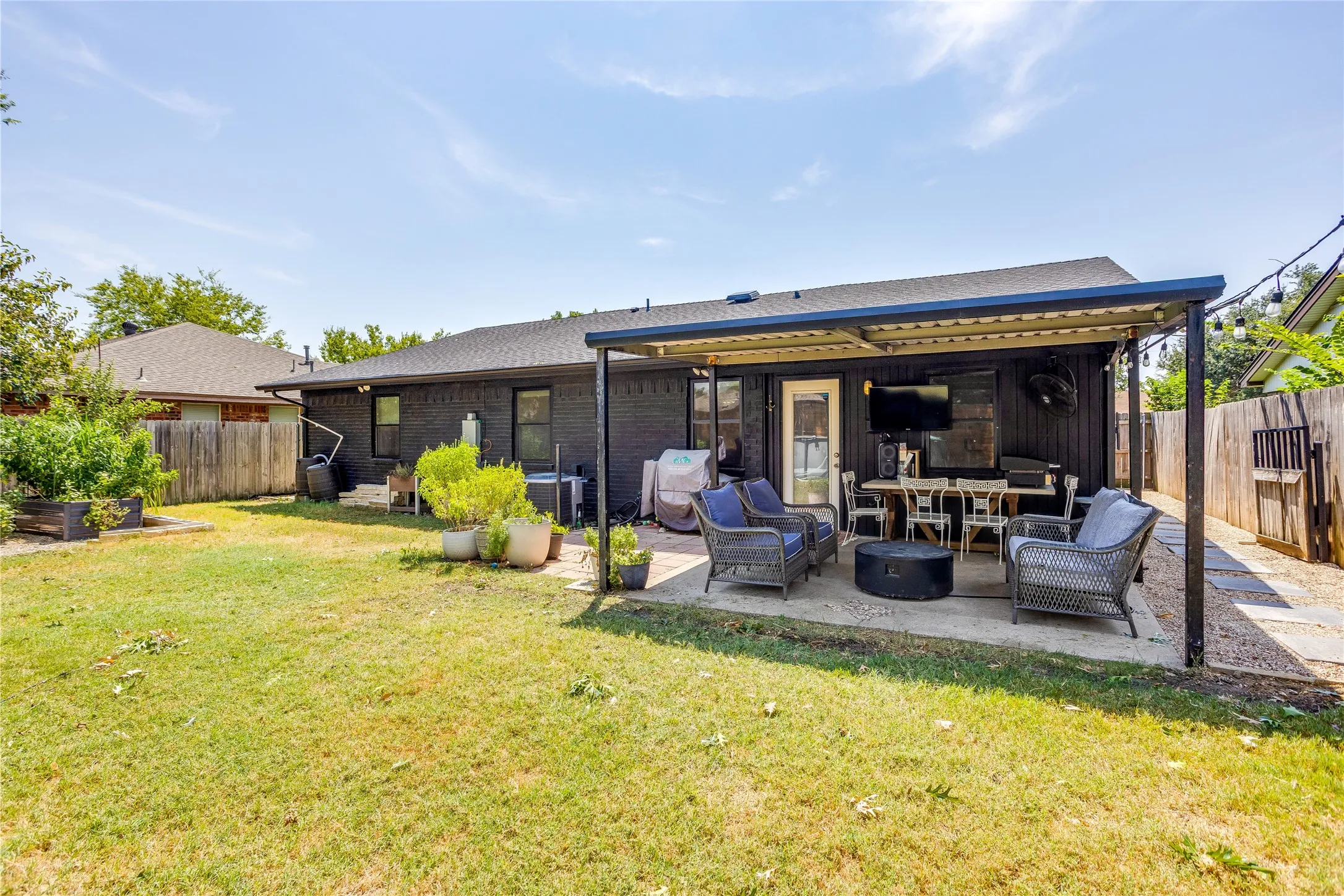 Single Family Residence For Sale in Tarrant County , 435 Pearl Street, Keller, Texas 76248, 3 Bedroom, 2 Bathroom, Garage spaces, 1,664 Sqft, built in 1979, mls#21338577, Real Estate Agent in Keller, Homes For Sale in Tarrant county, Homes For Sale in Keller, Realtor in Keller Texas, Real Estate Brokerage Independent Realty Texas, Luminita Cordes Realtor