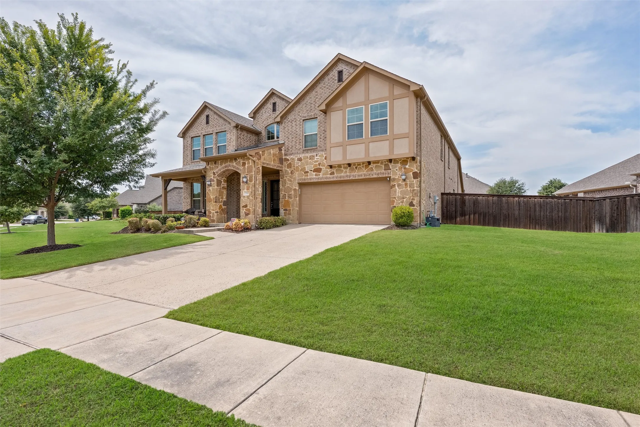 Single Family Residence For Sale in Collin County , 7505 River Park Drive, Mc Kinney, Texas 75071, 6 Bedroom, 4 Bathroom, 3 Garage spaces, 4,402 Sqft, built in 2017, mls#21372515, Real Estate Agent in Mc Kinney, Homes For Sale in Collin county, Homes For Sale in Mc Kinney, Realtor in Mc Kinney Texas, Real Estate Brokerage Independent Realty Texas, Luminita Cordes Realtor