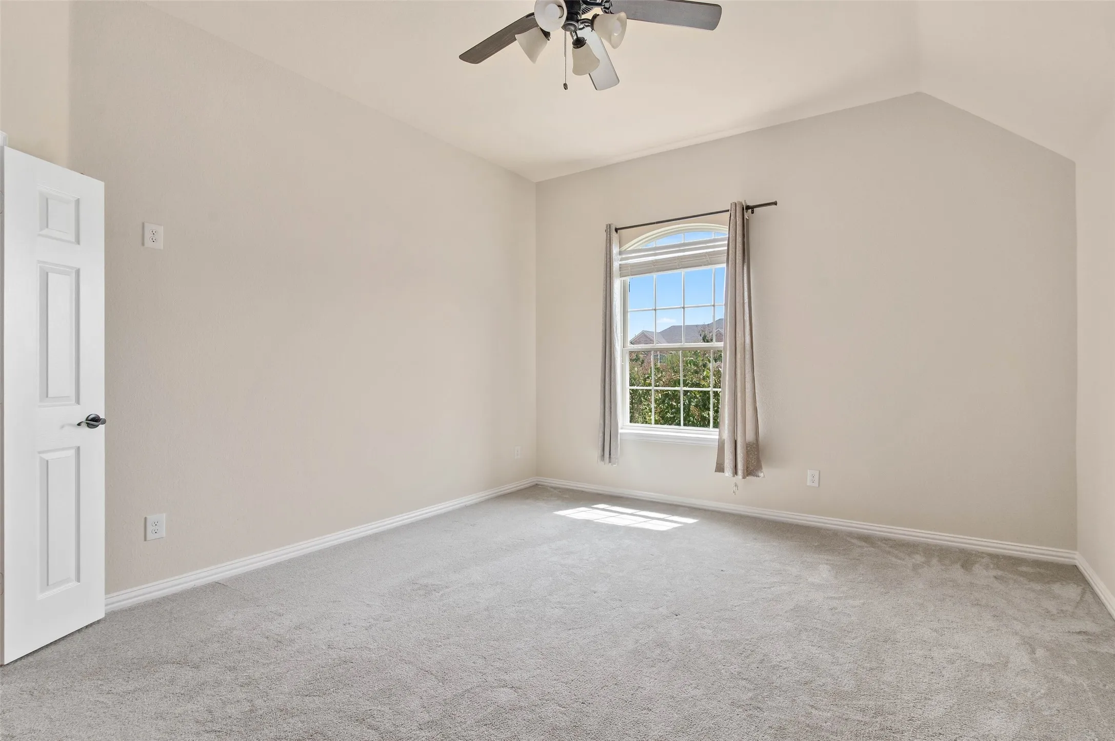 Single Family Residence For Sale in Denton County , 3072 Brianna Drive, Frisco, Texas 75033, 5 Bedroom, 4 Bathroom, 2 Garage spaces, 4,299 Sqft, built in 2015, mls#21372516, Real Estate Agent in Frisco, Homes For Sale in Denton county, Homes For Sale in Frisco, Realtor in Frisco Texas, Real Estate Brokerage Independent Realty Texas, Luminita Cordes Realtor