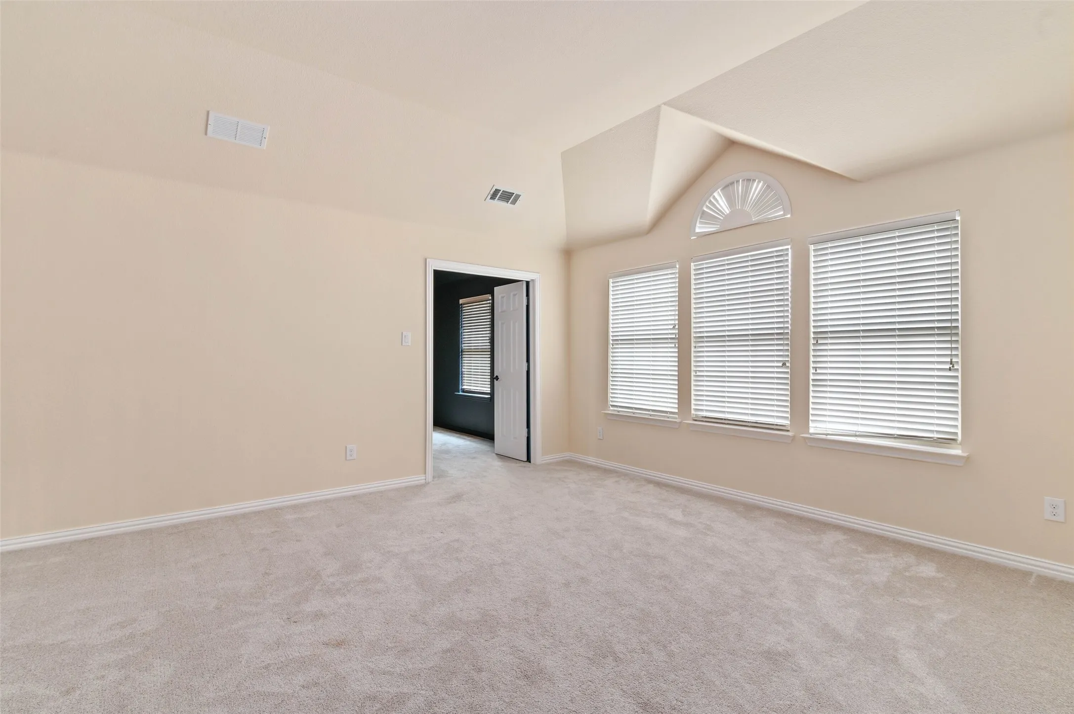 Single Family Residence For Sale in Denton County , 3072 Brianna Drive, Frisco, Texas 75033, 5 Bedroom, 4 Bathroom, 2 Garage spaces, 4,299 Sqft, built in 2015, mls#21372516, Real Estate Agent in Frisco, Homes For Sale in Denton county, Homes For Sale in Frisco, Realtor in Frisco Texas, Real Estate Brokerage Independent Realty Texas, Luminita Cordes Realtor
