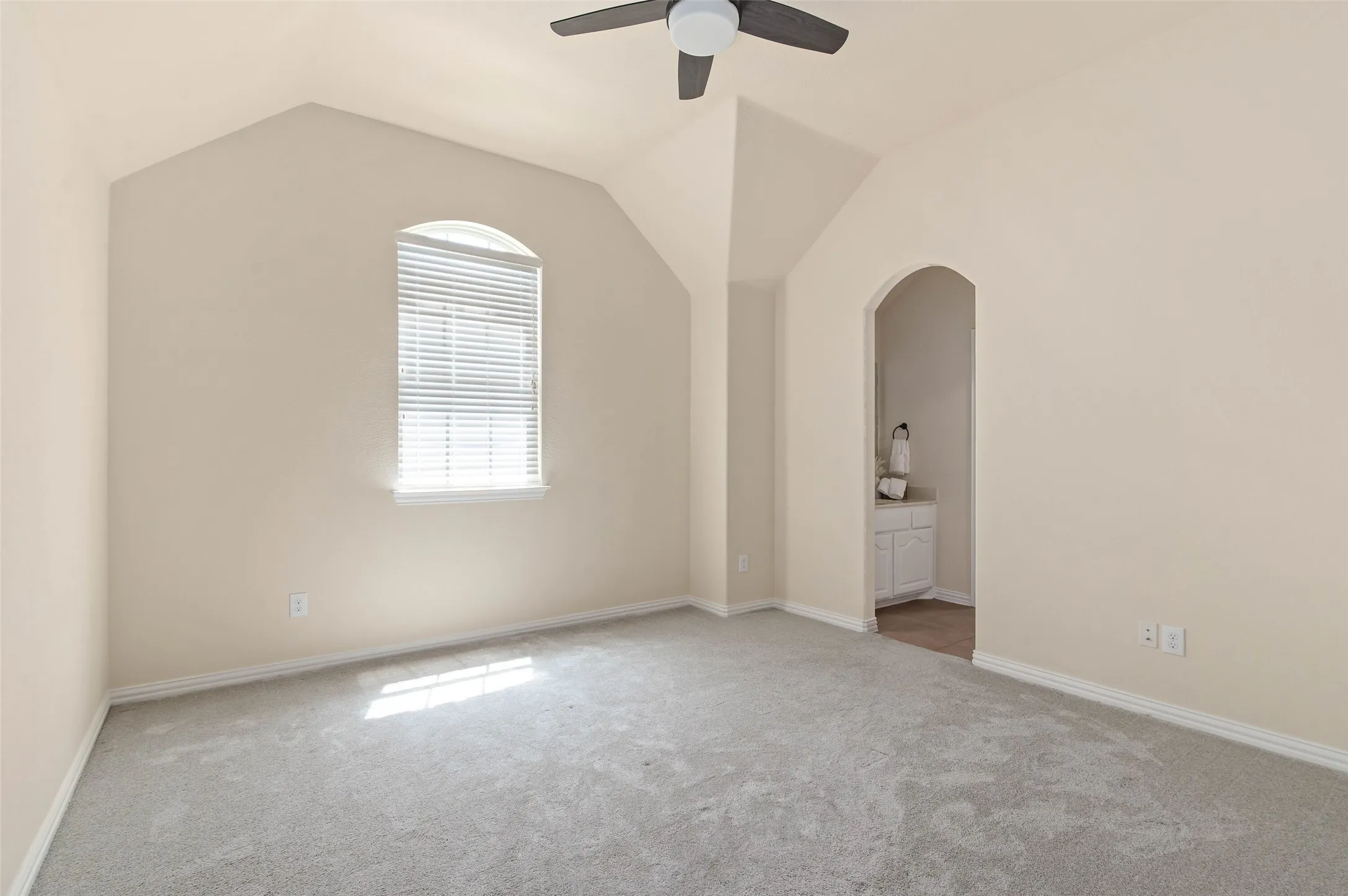 Single Family Residence For Sale in Denton County , 3072 Brianna Drive, Frisco, Texas 75033, 5 Bedroom, 4 Bathroom, 2 Garage spaces, 4,299 Sqft, built in 2015, mls#21372516, Real Estate Agent in Frisco, Homes For Sale in Denton county, Homes For Sale in Frisco, Realtor in Frisco Texas, Real Estate Brokerage Independent Realty Texas, Luminita Cordes Realtor