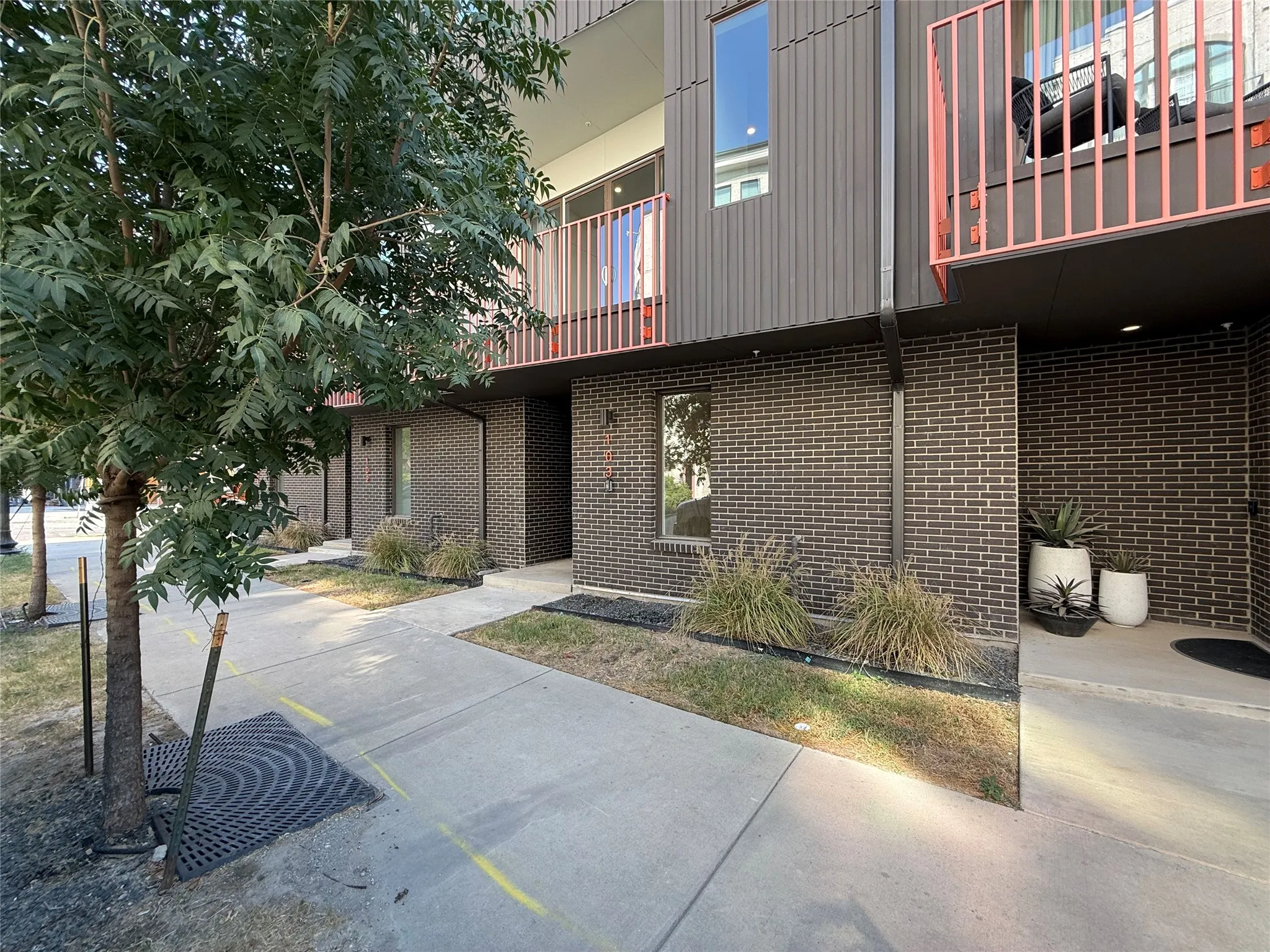 Townhouse For Rent in Dallas County , 236 Melba Street 103, Dallas, Texas 75208, 3 Bedroom, 3 Bathroom, 2 Garage spaces, 2,146 Sqft, built in 2022, mls#21372213, Real Estate Agent in Dallas, Homes For Rent in Dallas county, Homes For Rent in Dallas, Realtor in Dallas Texas, Real Estate Brokerage Independent Realty Texas, Luminita Cordes Realtor