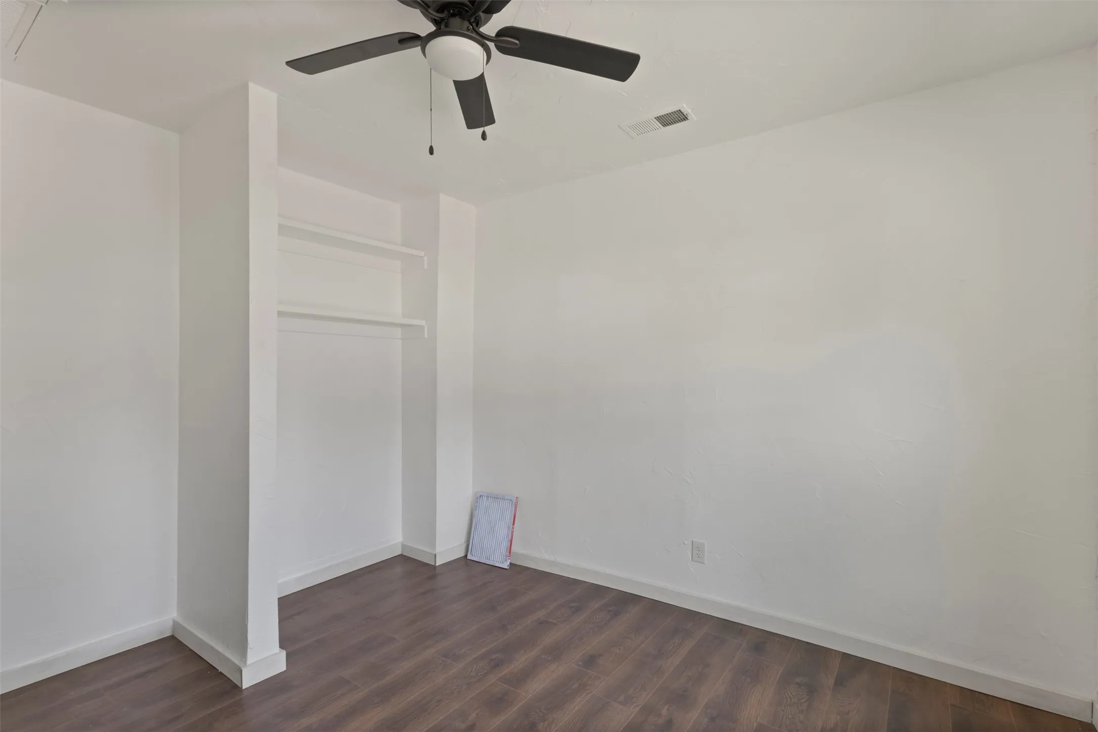 Single Family Residence For Sale in Hunt County , 1212 Earl Street, Commerce, Texas 75428, 3 Bedroom, 1 Bathroom, Garage spaces, 1,026 Sqft, built in 1934, mls#21372477, Real Estate Agent in Commerce, Homes For Sale in Hunt county, Homes For Sale in Commerce, Realtor in Commerce Texas, Real Estate Brokerage Independent Realty Texas, Luminita Cordes Realtor