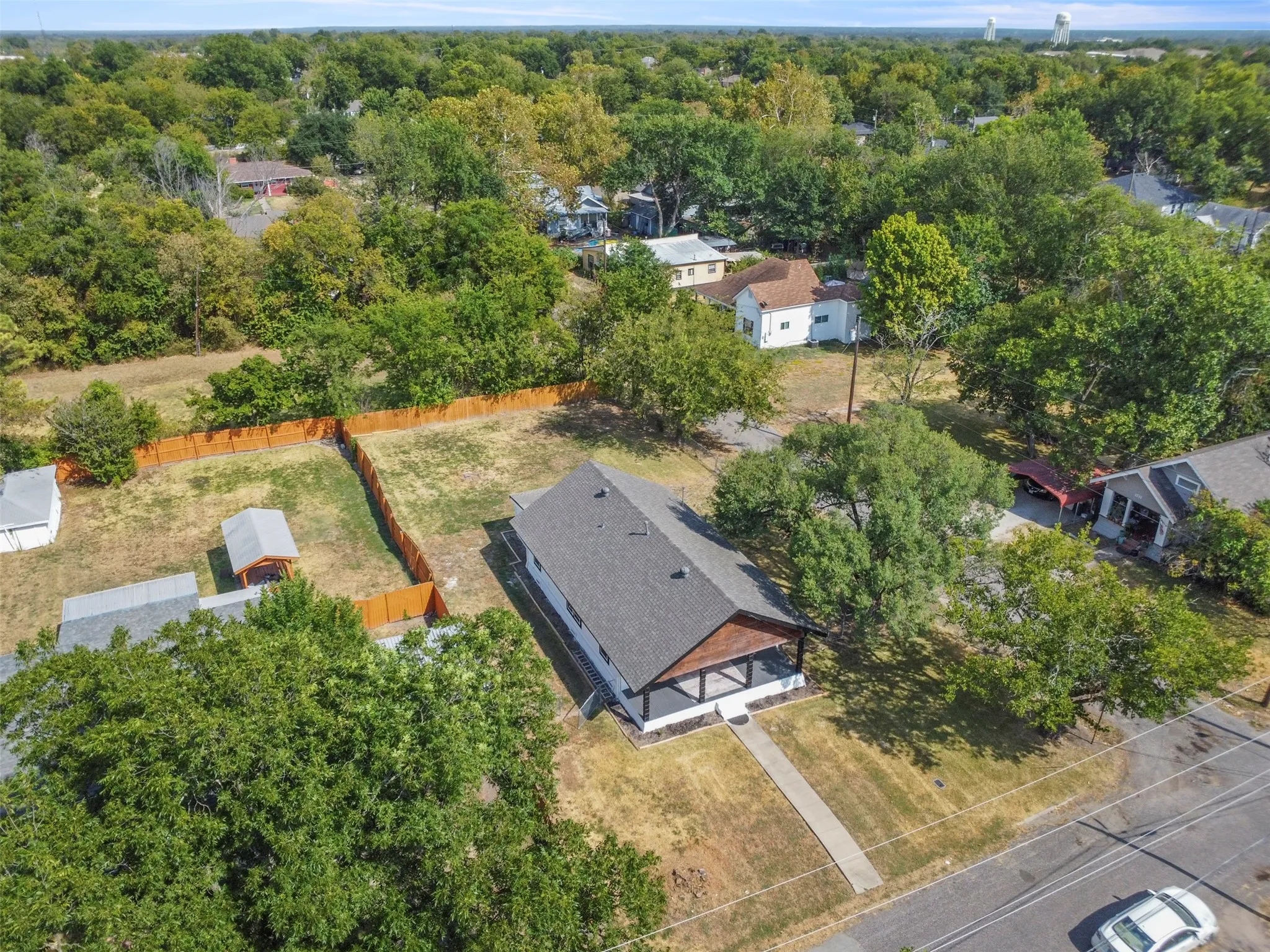 Single Family Residence For Sale in Hunt County , 1212 Earl Street, Commerce, Texas 75428, 3 Bedroom, 1 Bathroom, Garage spaces, 1,026 Sqft, built in 1934, mls#21372477, Real Estate Agent in Commerce, Homes For Sale in Hunt county, Homes For Sale in Commerce, Realtor in Commerce Texas, Real Estate Brokerage Independent Realty Texas, Luminita Cordes Realtor
