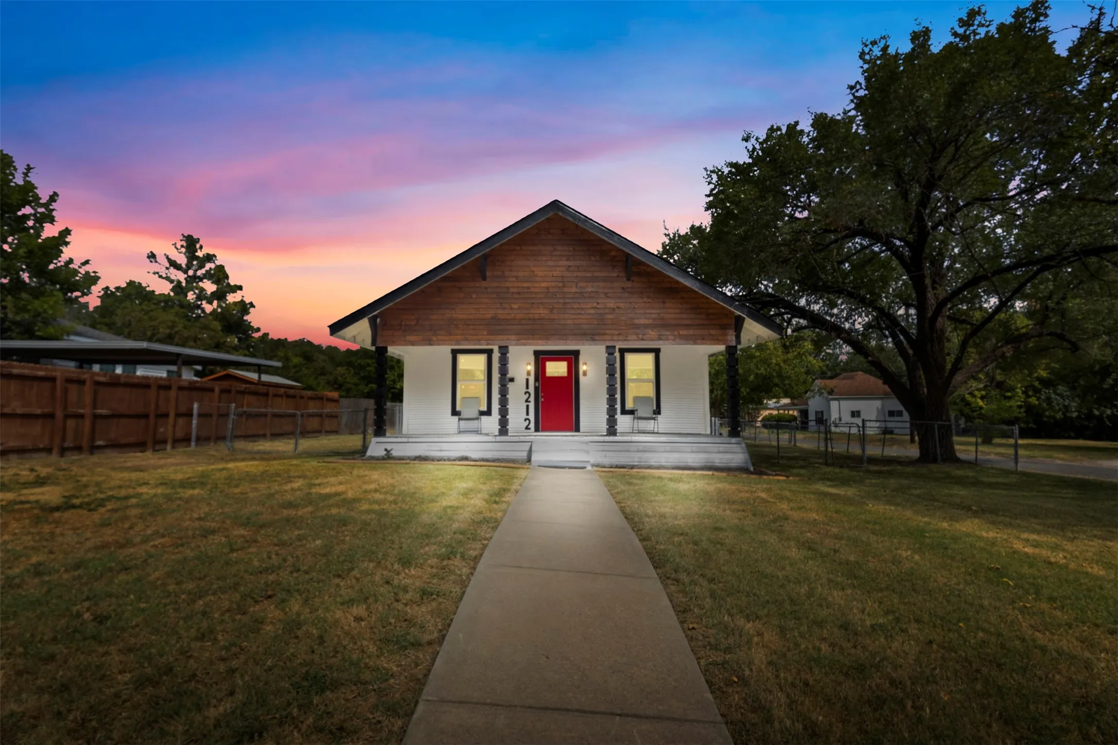 Single Family Residence For Sale in Hunt County , 1212 Earl Street, Commerce, Texas 75428, 3 Bedroom, 1 Bathroom, Garage spaces, 1,026 Sqft, built in 1934, mls#21372477, Real Estate Agent in Commerce, Homes For Sale in Hunt county, Homes For Sale in Commerce, Realtor in Commerce Texas, Real Estate Brokerage Independent Realty Texas, Luminita Cordes Realtor
