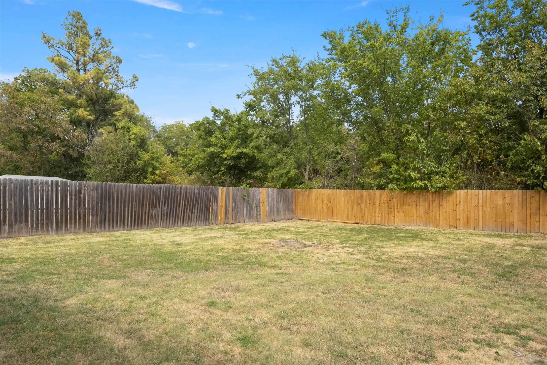 Single Family Residence For Sale in Hunt County , 1212 Earl Street, Commerce, Texas 75428, 3 Bedroom, 1 Bathroom, Garage spaces, 1,026 Sqft, built in 1934, mls#21372477, Real Estate Agent in Commerce, Homes For Sale in Hunt county, Homes For Sale in Commerce, Realtor in Commerce Texas, Real Estate Brokerage Independent Realty Texas, Luminita Cordes Realtor