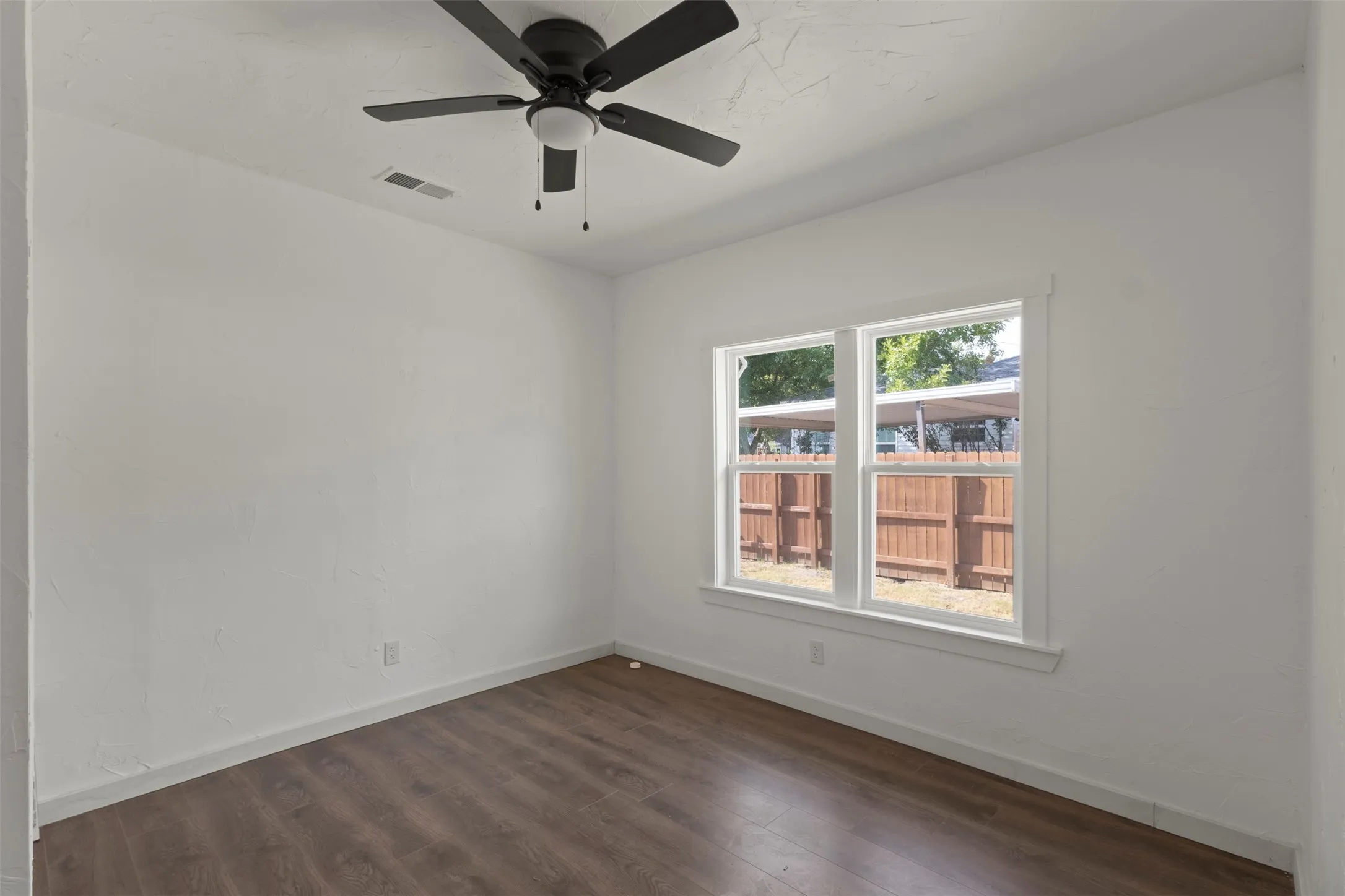 Single Family Residence For Sale in Hunt County , 1212 Earl Street, Commerce, Texas 75428, 3 Bedroom, 1 Bathroom, Garage spaces, 1,026 Sqft, built in 1934, mls#21372477, Real Estate Agent in Commerce, Homes For Sale in Hunt county, Homes For Sale in Commerce, Realtor in Commerce Texas, Real Estate Brokerage Independent Realty Texas, Luminita Cordes Realtor
