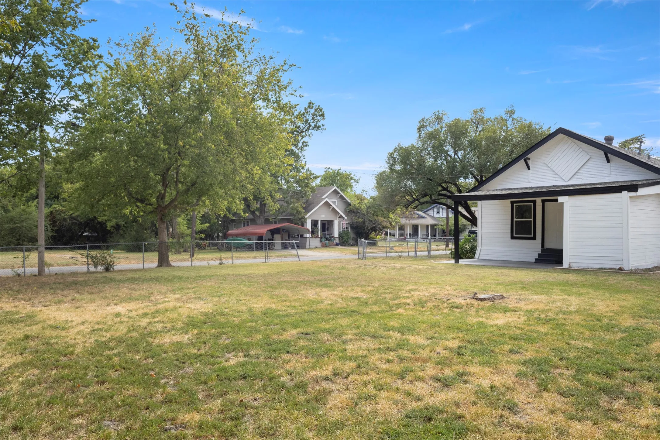 Single Family Residence For Sale in Hunt County , 1212 Earl Street, Commerce, Texas 75428, 3 Bedroom, 1 Bathroom, Garage spaces, 1,026 Sqft, built in 1934, mls#21372477, Real Estate Agent in Commerce, Homes For Sale in Hunt county, Homes For Sale in Commerce, Realtor in Commerce Texas, Real Estate Brokerage Independent Realty Texas, Luminita Cordes Realtor