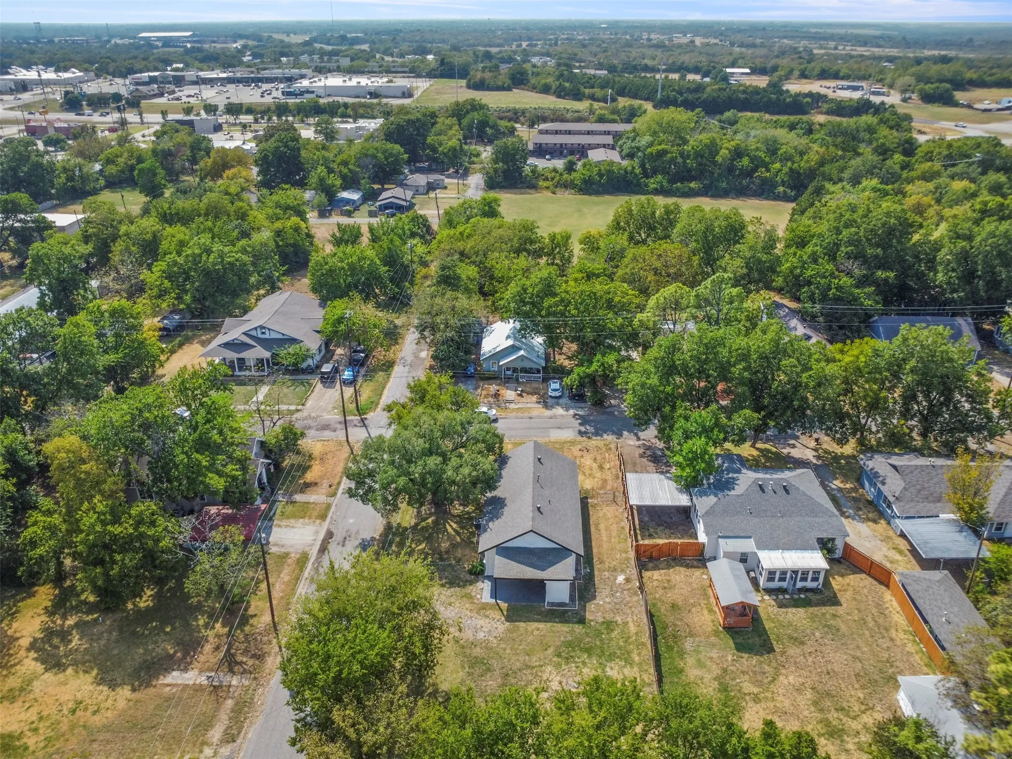 Single Family Residence For Sale in Hunt County , 1212 Earl Street, Commerce, Texas 75428, 3 Bedroom, 1 Bathroom, Garage spaces, 1,026 Sqft, built in 1934, mls#21372477, Real Estate Agent in Commerce, Homes For Sale in Hunt county, Homes For Sale in Commerce, Realtor in Commerce Texas, Real Estate Brokerage Independent Realty Texas, Luminita Cordes Realtor