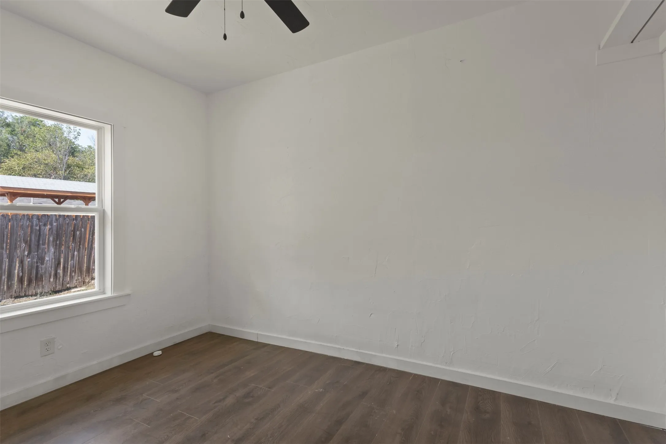 Single Family Residence For Sale in Hunt County , 1212 Earl Street, Commerce, Texas 75428, 3 Bedroom, 1 Bathroom, Garage spaces, 1,026 Sqft, built in 1934, mls#21372477, Real Estate Agent in Commerce, Homes For Sale in Hunt county, Homes For Sale in Commerce, Realtor in Commerce Texas, Real Estate Brokerage Independent Realty Texas, Luminita Cordes Realtor