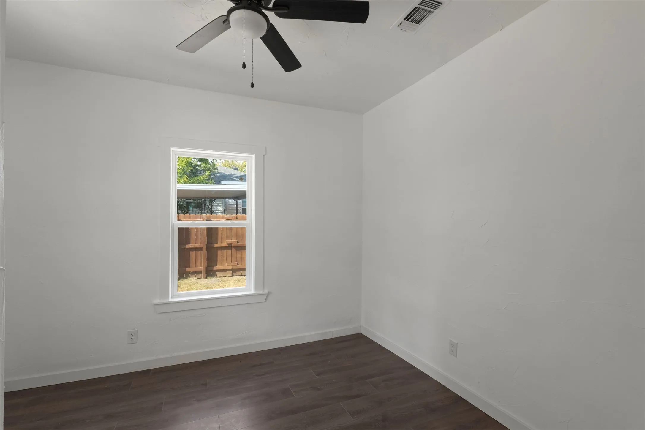 Single Family Residence For Sale in Hunt County , 1212 Earl Street, Commerce, Texas 75428, 3 Bedroom, 1 Bathroom, Garage spaces, 1,026 Sqft, built in 1934, mls#21372477, Real Estate Agent in Commerce, Homes For Sale in Hunt county, Homes For Sale in Commerce, Realtor in Commerce Texas, Real Estate Brokerage Independent Realty Texas, Luminita Cordes Realtor