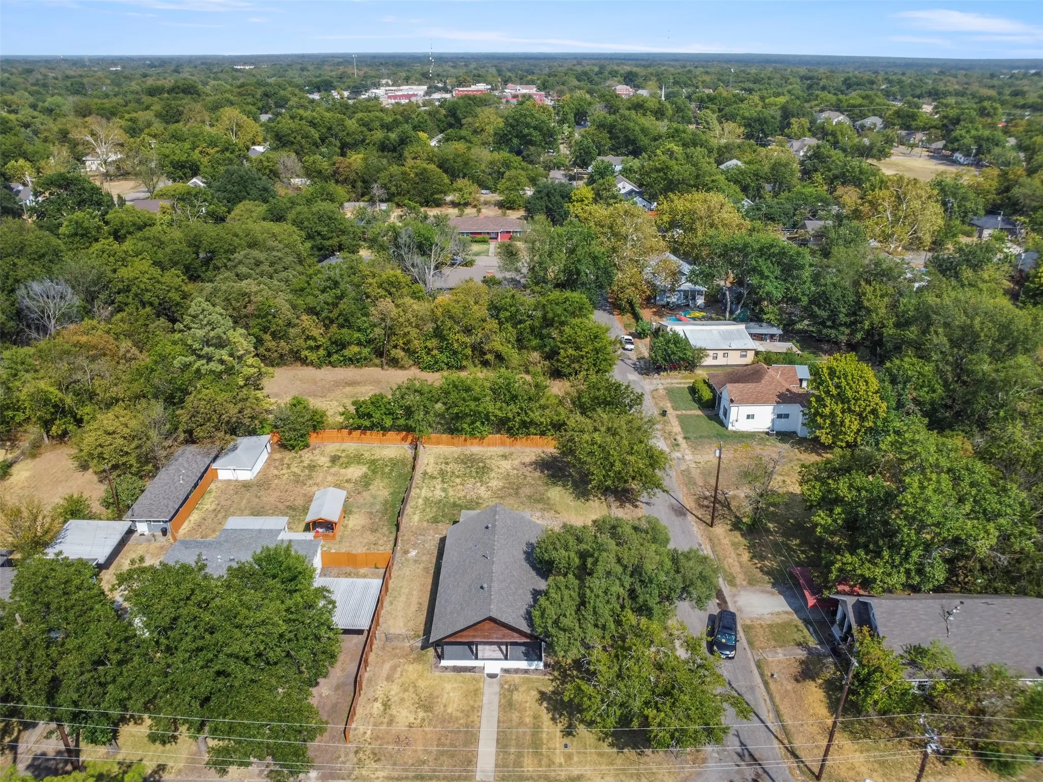 Single Family Residence For Sale in Hunt County , 1212 Earl Street, Commerce, Texas 75428, 3 Bedroom, 1 Bathroom, Garage spaces, 1,026 Sqft, built in 1934, mls#21372477, Real Estate Agent in Commerce, Homes For Sale in Hunt county, Homes For Sale in Commerce, Realtor in Commerce Texas, Real Estate Brokerage Independent Realty Texas, Luminita Cordes Realtor