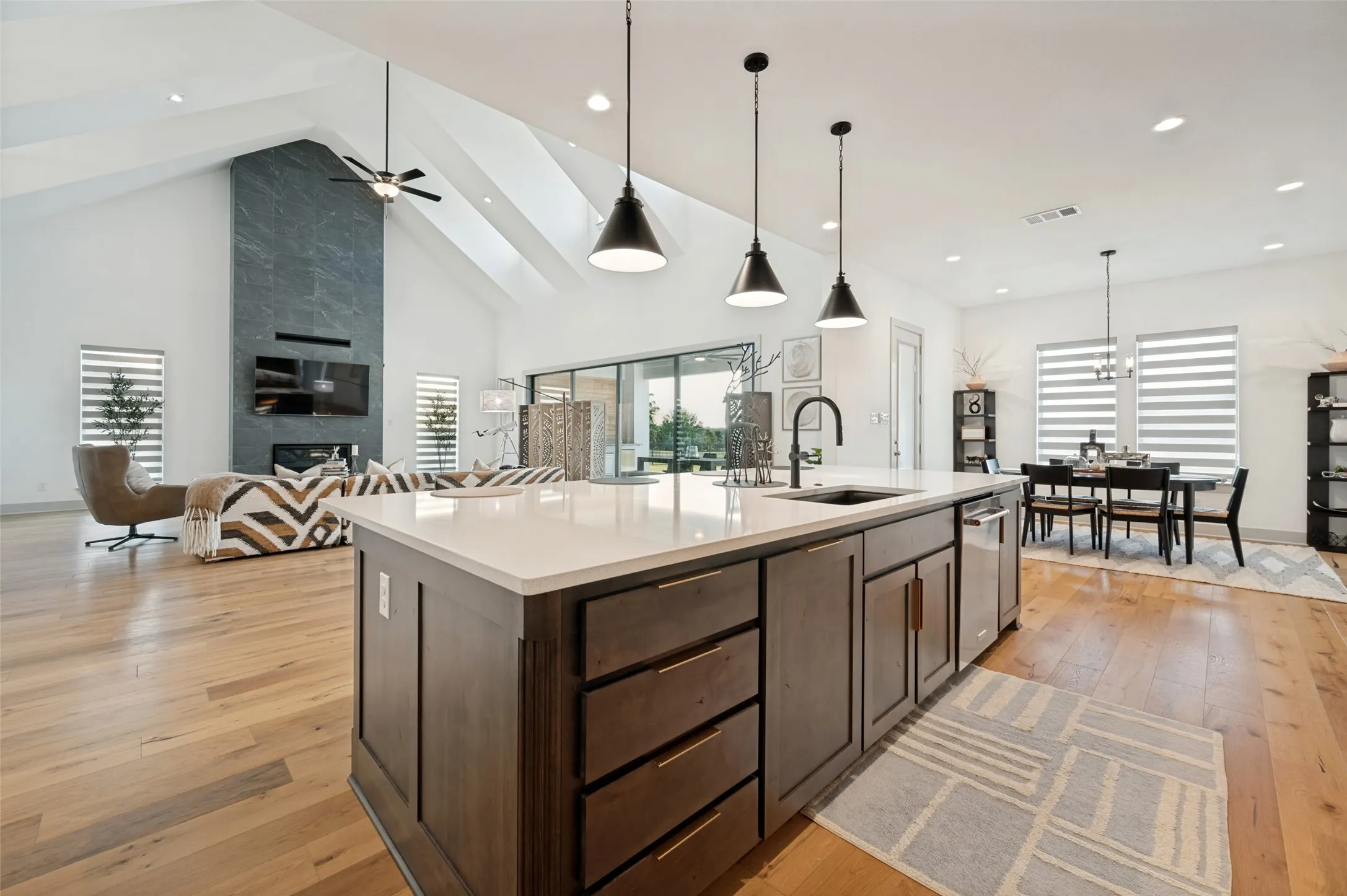 Single Family Residence For Sale in Denton County , 1402 Dogwood View, Oak Point, Texas 75068, 5 Bedroom, 7 Bathroom, 4 Garage spaces, 5,773 Sqft, built in 2024, mls#21372499, Real Estate Agent in Oak Point, Homes For Sale in Denton county, Homes For Sale in Oak Point, Realtor in Oak Point Texas, Real Estate Brokerage Independent Realty Texas, Luminita Cordes Realtor