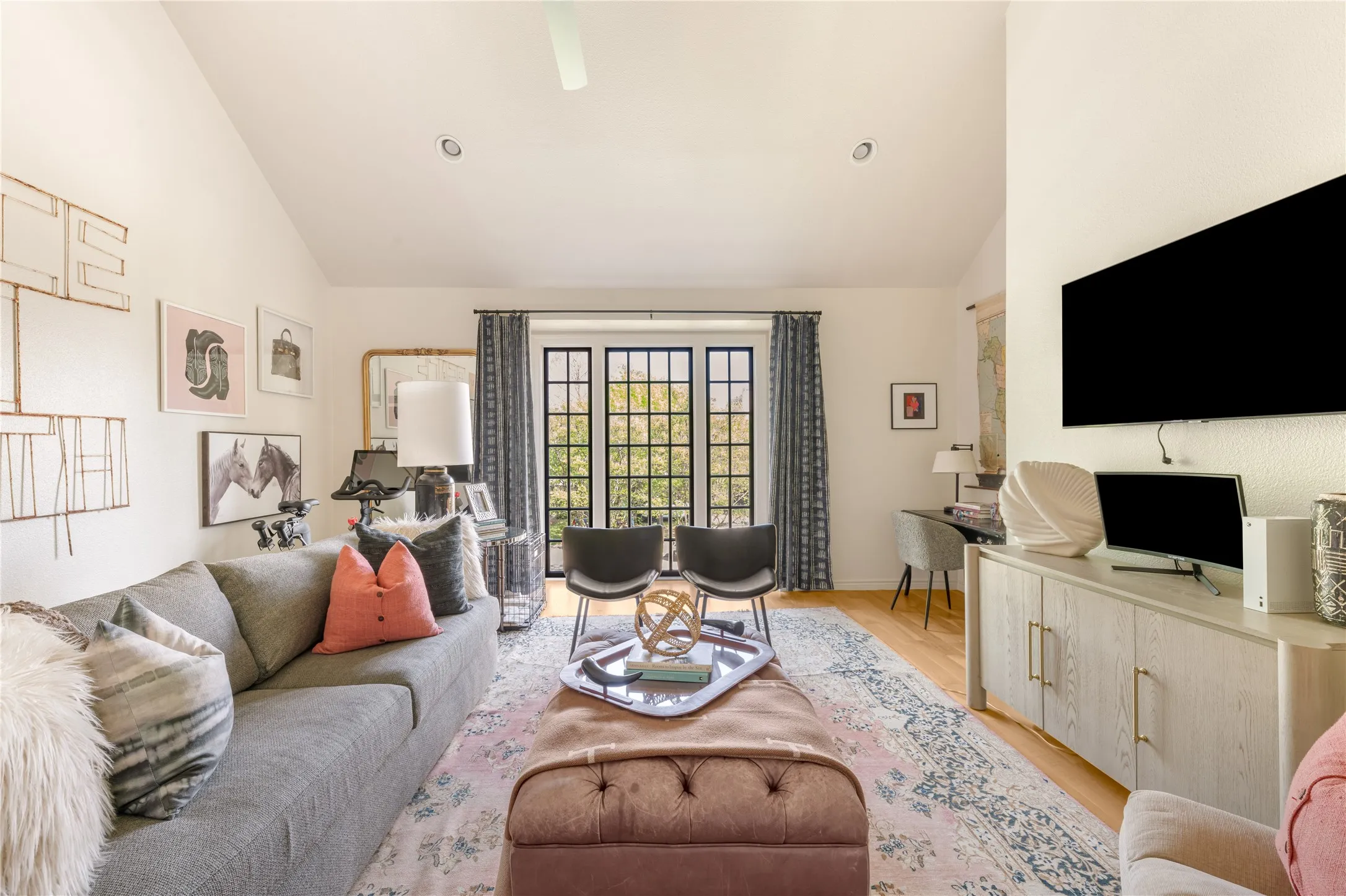 Single Family Residence For Rent in Dallas County , 3705 Binkley Avenue, University Park, Texas 75205, 3 Bedroom, 3 Bathroom, 2 Garage spaces, 3,176 Sqft, built in 1985, mls#21372524, Real Estate Agent in University Park, Homes For Rent in Dallas county, Homes For Rent in University Park, Realtor in University Park Texas, Real Estate Brokerage Independent Realty Texas, Luminita Cordes Realtor