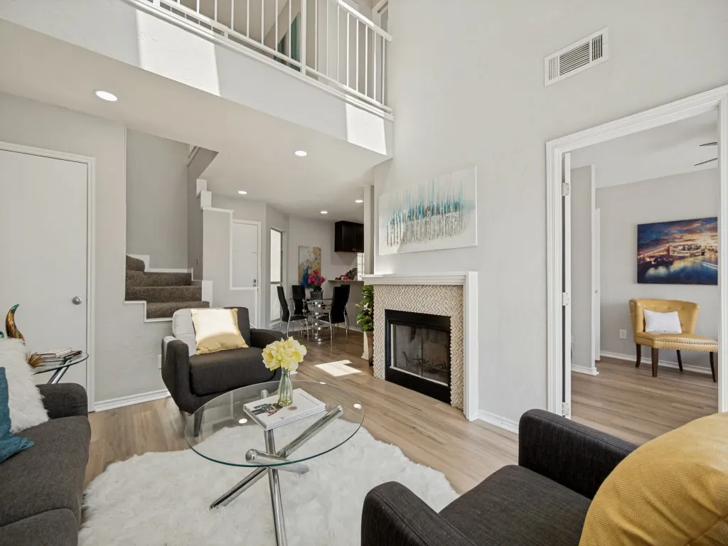 Condominium For Sale in Dallas County , 4221 Cole Avenue 206, Dallas, Texas 75205, 2 Bedroom, 2 Bathroom, 1 Garage spaces, 1,225 Sqft, built in 1983, mls#21367635, Real Estate Agent in Dallas, Homes For Sale in Dallas county, Homes For Sale in Dallas, Realtor in Dallas Texas, Real Estate Brokerage Independent Realty Texas, Luminita Cordes Realtor