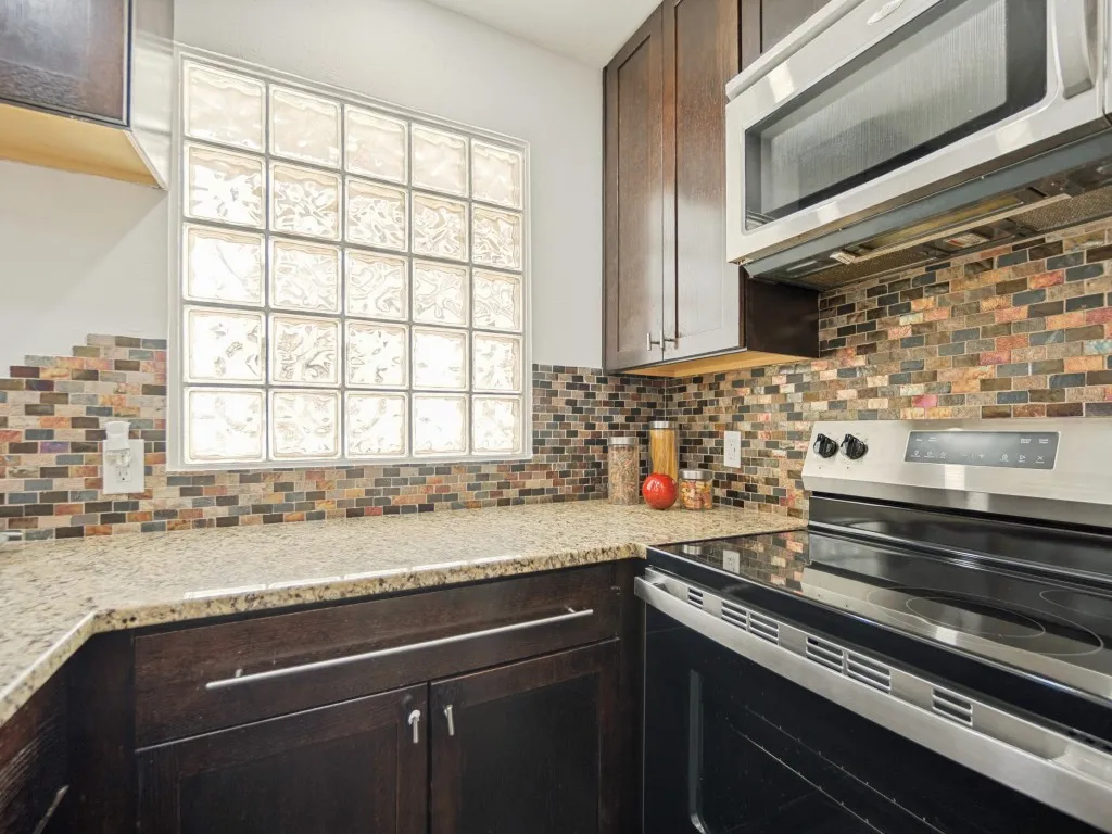 Condominium For Sale in Dallas County , 4221 Cole Avenue 206, Dallas, Texas 75205, 2 Bedroom, 2 Bathroom, 1 Garage spaces, 1,225 Sqft, built in 1983, mls#21367635, Real Estate Agent in Dallas, Homes For Sale in Dallas county, Homes For Sale in Dallas, Realtor in Dallas Texas, Real Estate Brokerage Independent Realty Texas, Luminita Cordes Realtor