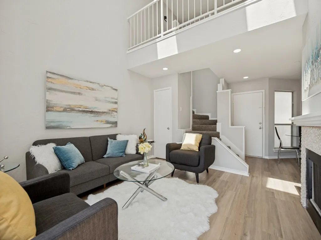 Condominium For Sale in Dallas County , 4221 Cole Avenue 206, Dallas, Texas 75205, 2 Bedroom, 2 Bathroom, 1 Garage spaces, 1,225 Sqft, built in 1983, mls#21367635, Real Estate Agent in Dallas, Homes For Sale in Dallas county, Homes For Sale in Dallas, Realtor in Dallas Texas, Real Estate Brokerage Independent Realty Texas, Luminita Cordes Realtor
