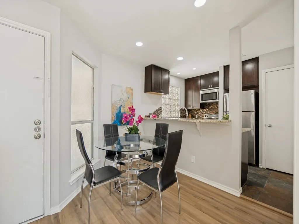 Condominium For Sale in Dallas County , 4221 Cole Avenue 206, Dallas, Texas 75205, 2 Bedroom, 2 Bathroom, 1 Garage spaces, 1,225 Sqft, built in 1983, mls#21367635, Real Estate Agent in Dallas, Homes For Sale in Dallas county, Homes For Sale in Dallas, Realtor in Dallas Texas, Real Estate Brokerage Independent Realty Texas, Luminita Cordes Realtor