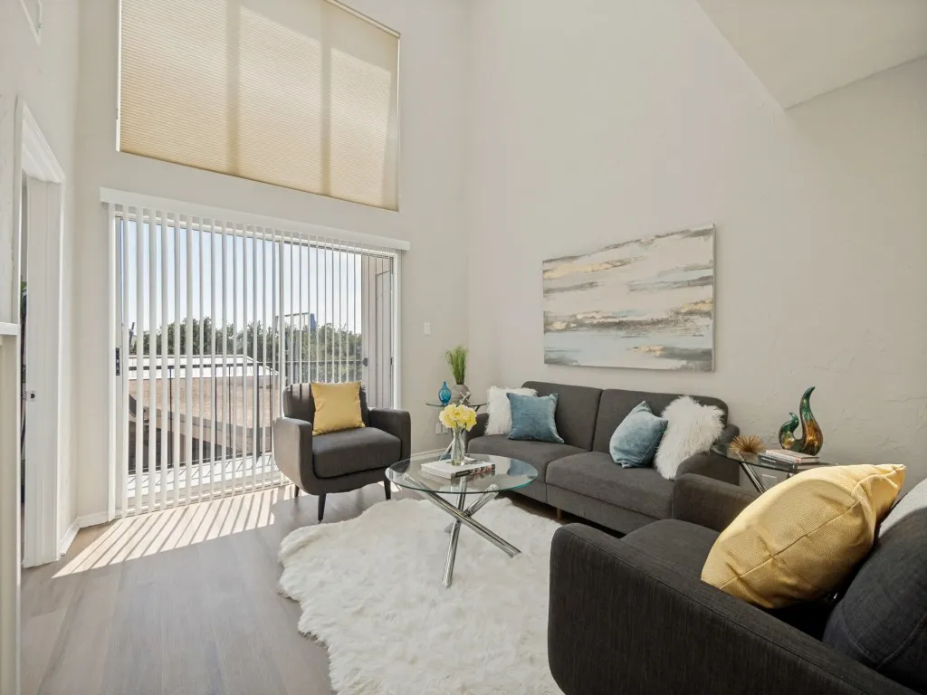 Condominium For Sale in Dallas County , 4221 Cole Avenue 206, Dallas, Texas 75205, 2 Bedroom, 2 Bathroom, 1 Garage spaces, 1,225 Sqft, built in 1983, mls#21367635, Real Estate Agent in Dallas, Homes For Sale in Dallas county, Homes For Sale in Dallas, Realtor in Dallas Texas, Real Estate Brokerage Independent Realty Texas, Luminita Cordes Realtor