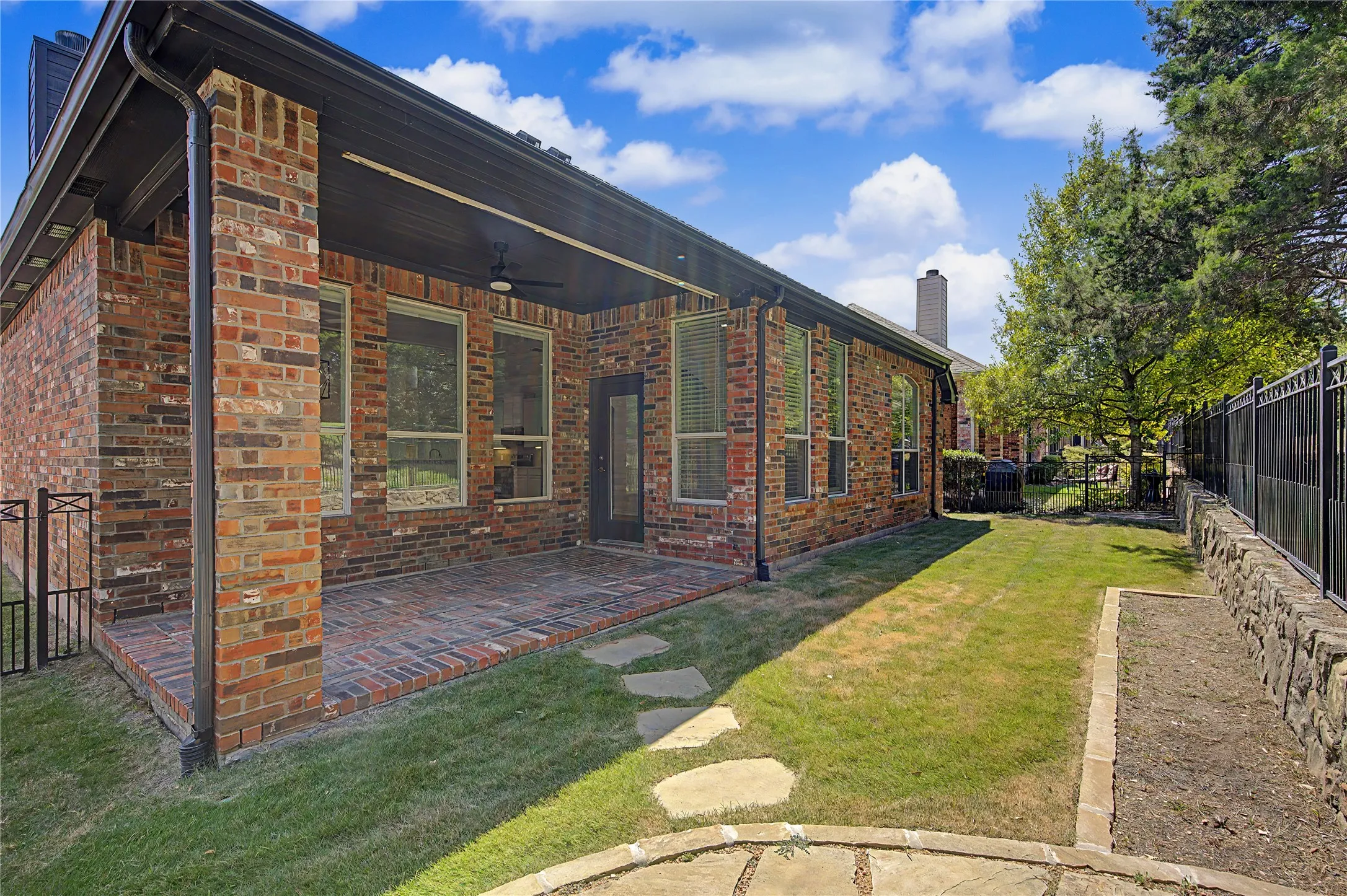 Single Family Residence For Sale in Collin County , 916 Medinah Drive, Fairview, Texas 75069, 2 Bedroom, 2 Bathroom, 2 Garage spaces, 2,076 Sqft, built in 2005, mls#21369937, Real Estate Agent in Fairview, Homes For Sale in Collin county, Homes For Sale in Fairview, Realtor in Fairview Texas, Real Estate Brokerage Independent Realty Texas, Luminita Cordes Realtor