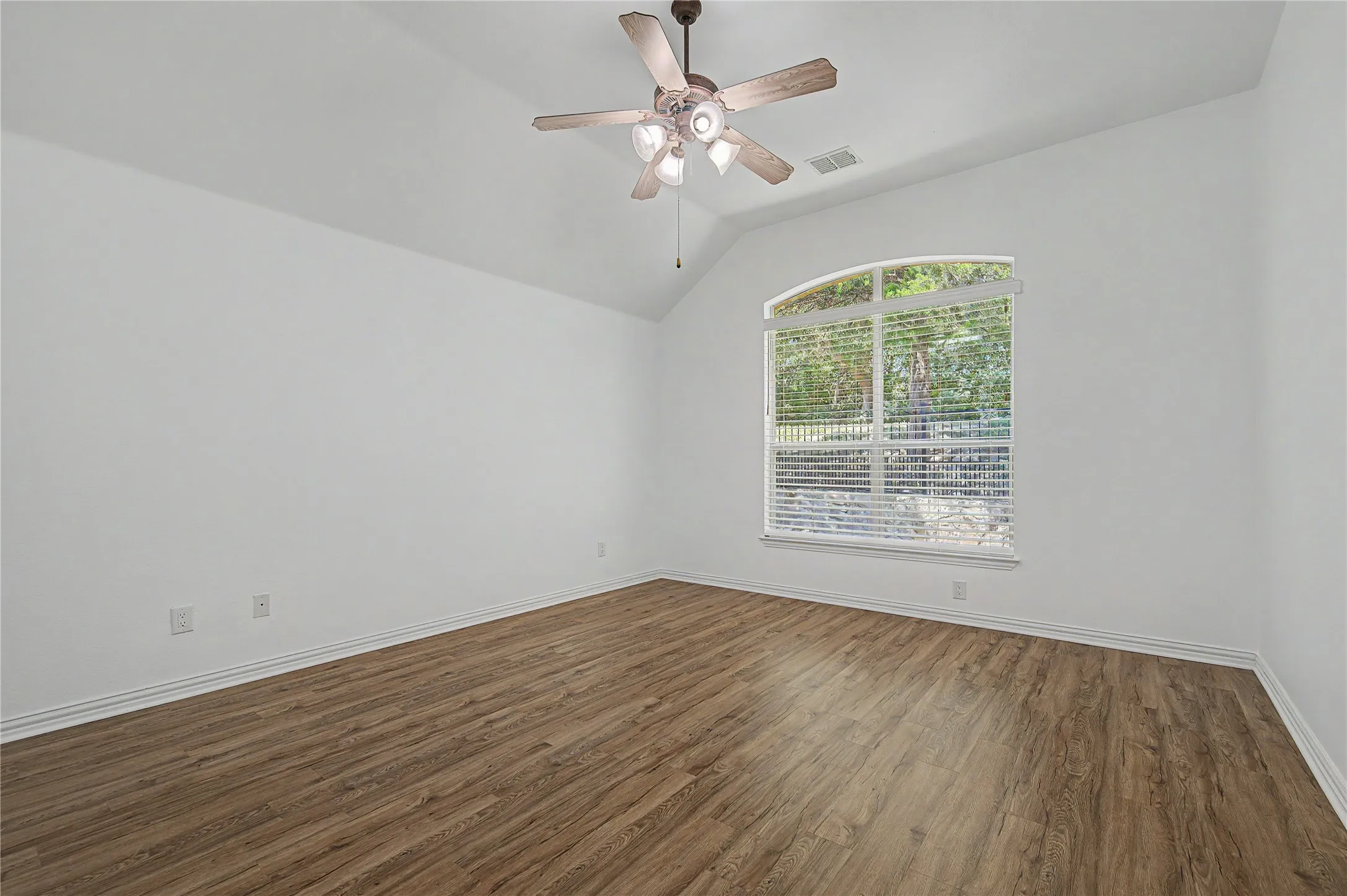 Single Family Residence For Sale in Collin County , 916 Medinah Drive, Fairview, Texas 75069, 2 Bedroom, 2 Bathroom, 2 Garage spaces, 2,076 Sqft, built in 2005, mls#21369937, Real Estate Agent in Fairview, Homes For Sale in Collin county, Homes For Sale in Fairview, Realtor in Fairview Texas, Real Estate Brokerage Independent Realty Texas, Luminita Cordes Realtor