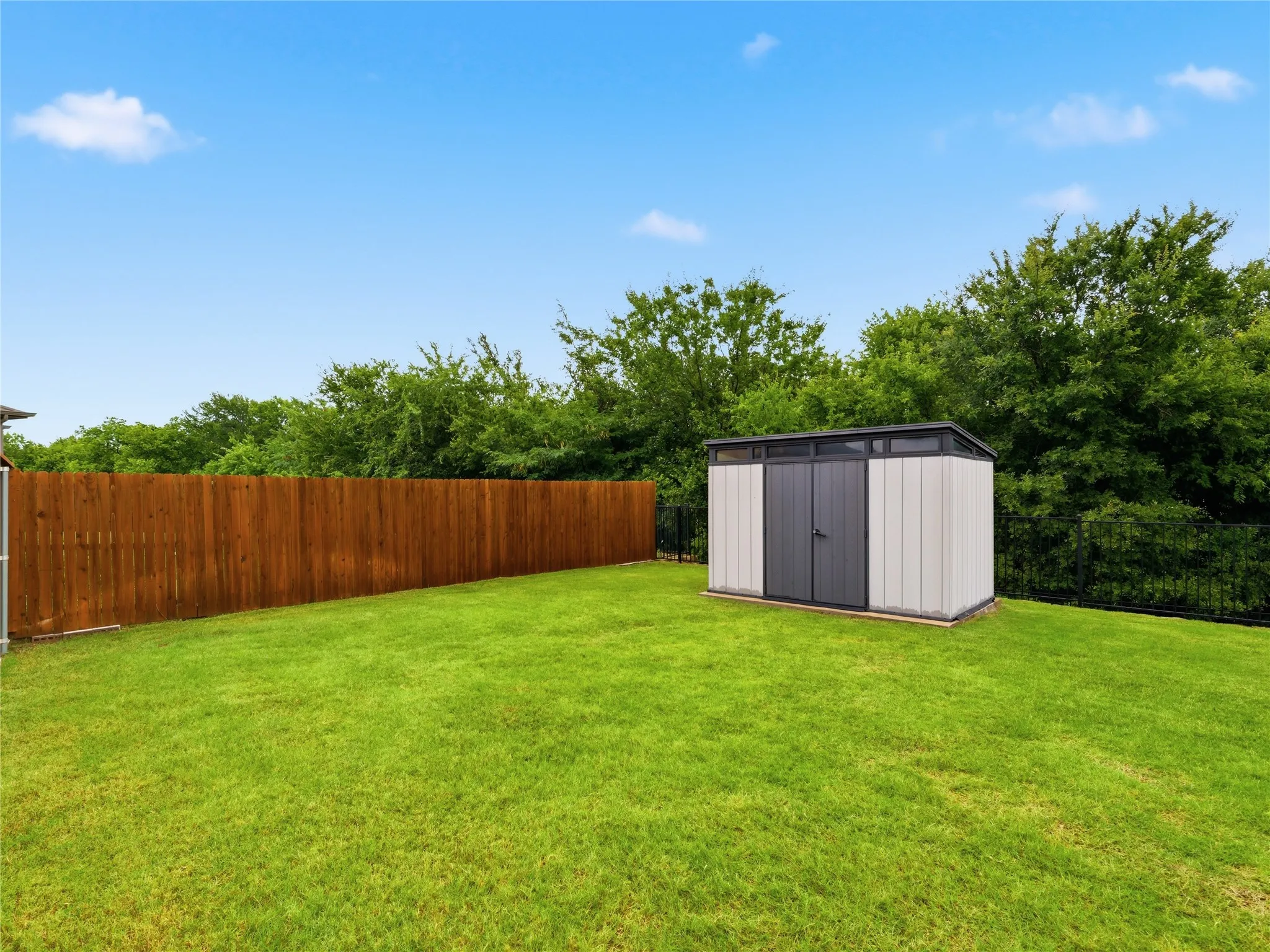 Single Family Residence For Sale in Denton County , 1921 Ordonez Drive, Little Elm, Texas 75068, 3 Bedroom, 4 Bathroom, 3 Garage spaces, 3,509 Sqft, built in 2022, mls#21370656, Real Estate Agent in Little Elm, Homes For Sale in Denton county, Homes For Sale in Little Elm, Realtor in Little Elm Texas, Real Estate Brokerage Independent Realty Texas, Luminita Cordes Realtor