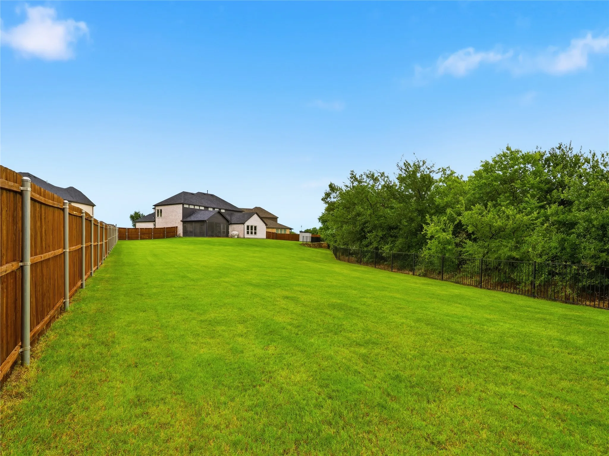 Single Family Residence For Sale in Denton County , 1921 Ordonez Drive, Little Elm, Texas 75068, 3 Bedroom, 4 Bathroom, 3 Garage spaces, 3,509 Sqft, built in 2022, mls#21370656, Real Estate Agent in Little Elm, Homes For Sale in Denton county, Homes For Sale in Little Elm, Realtor in Little Elm Texas, Real Estate Brokerage Independent Realty Texas, Luminita Cordes Realtor
