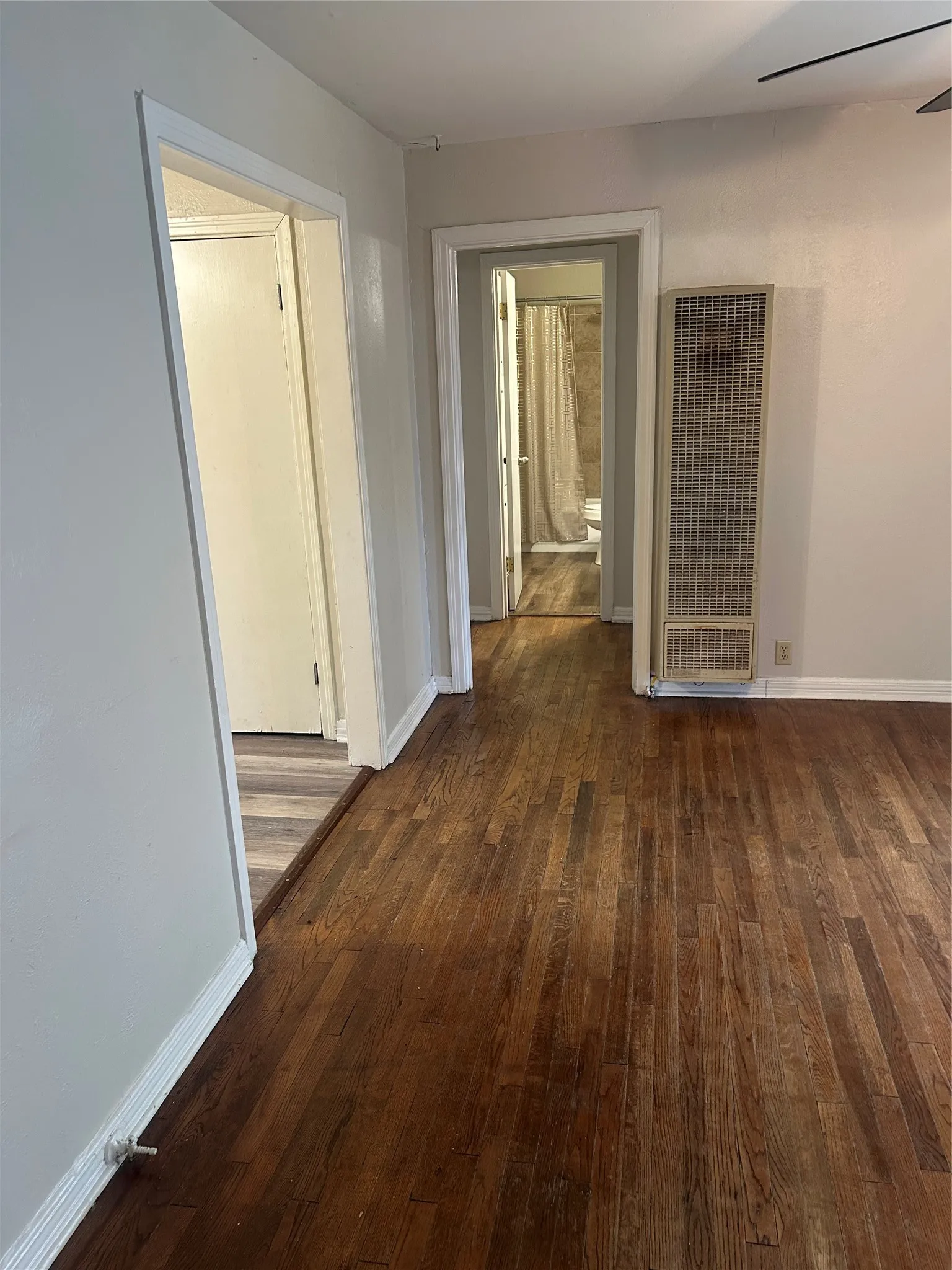 Single Family Residence For Rent in Grayson County , 1615 N Highland Avenue, Sherman, Texas 75092, 2 Bedroom, 1 Bathroom, 1 Garage spaces, 834 Sqft, built in 1952, mls#21372530, Real Estate Agent in Sherman, Homes For Rent in Grayson county, Homes For Rent in Sherman, Realtor in Sherman Texas, Real Estate Brokerage Independent Realty Texas, Luminita Cordes Realtor