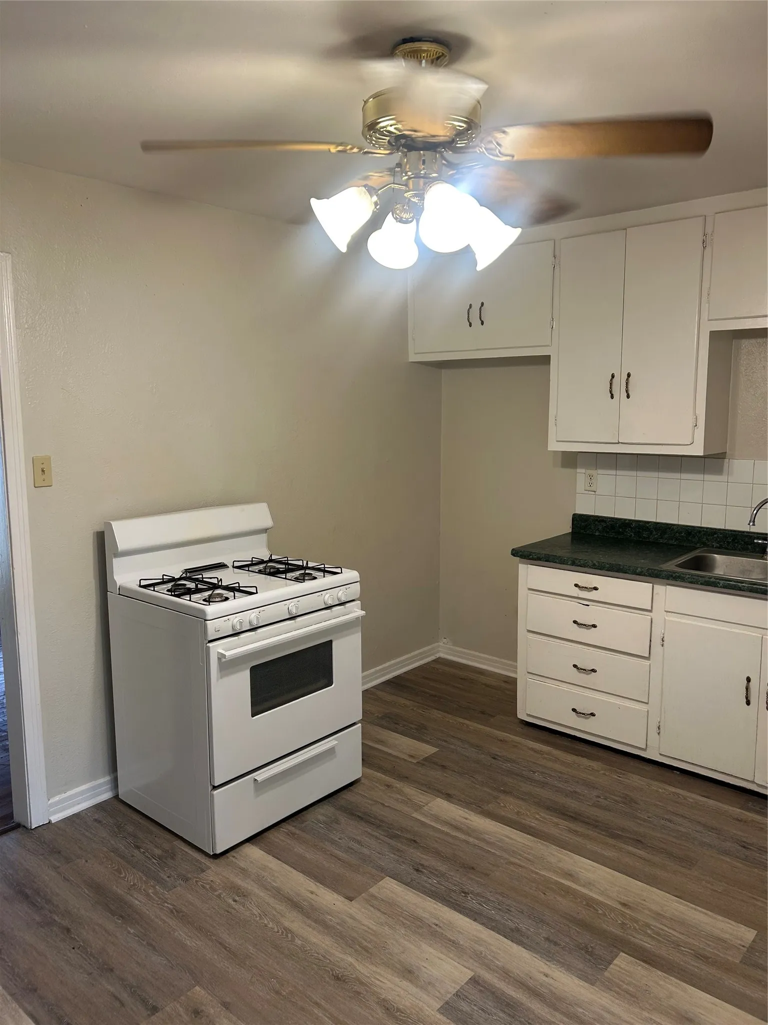 Single Family Residence For Rent in Grayson County , 1615 N Highland Avenue, Sherman, Texas 75092, 2 Bedroom, 1 Bathroom, 1 Garage spaces, 834 Sqft, built in 1952, mls#21372530, Real Estate Agent in Sherman, Homes For Rent in Grayson county, Homes For Rent in Sherman, Realtor in Sherman Texas, Real Estate Brokerage Independent Realty Texas, Luminita Cordes Realtor