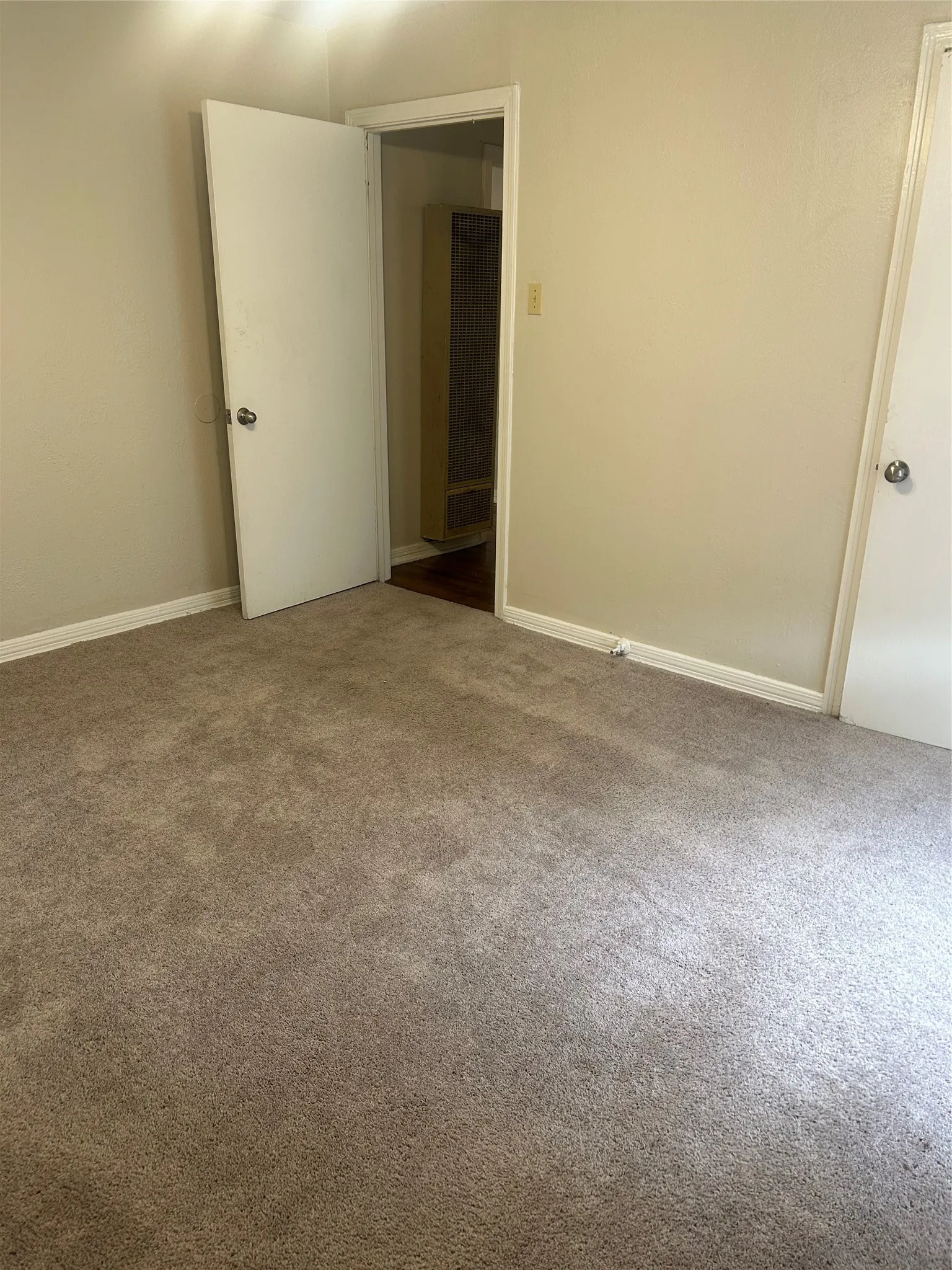 Single Family Residence For Rent in Grayson County , 1615 N Highland Avenue, Sherman, Texas 75092, 2 Bedroom, 1 Bathroom, 1 Garage spaces, 834 Sqft, built in 1952, mls#21372530, Real Estate Agent in Sherman, Homes For Rent in Grayson county, Homes For Rent in Sherman, Realtor in Sherman Texas, Real Estate Brokerage Independent Realty Texas, Luminita Cordes Realtor