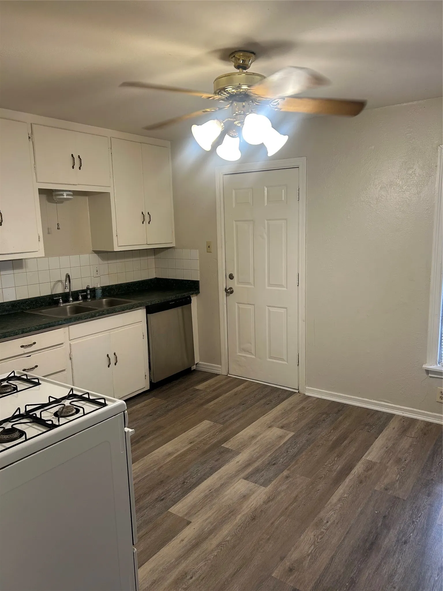 Single Family Residence For Rent in Grayson County , 1615 N Highland Avenue, Sherman, Texas 75092, 2 Bedroom, 1 Bathroom, 1 Garage spaces, 834 Sqft, built in 1952, mls#21372530, Real Estate Agent in Sherman, Homes For Rent in Grayson county, Homes For Rent in Sherman, Realtor in Sherman Texas, Real Estate Brokerage Independent Realty Texas, Luminita Cordes Realtor