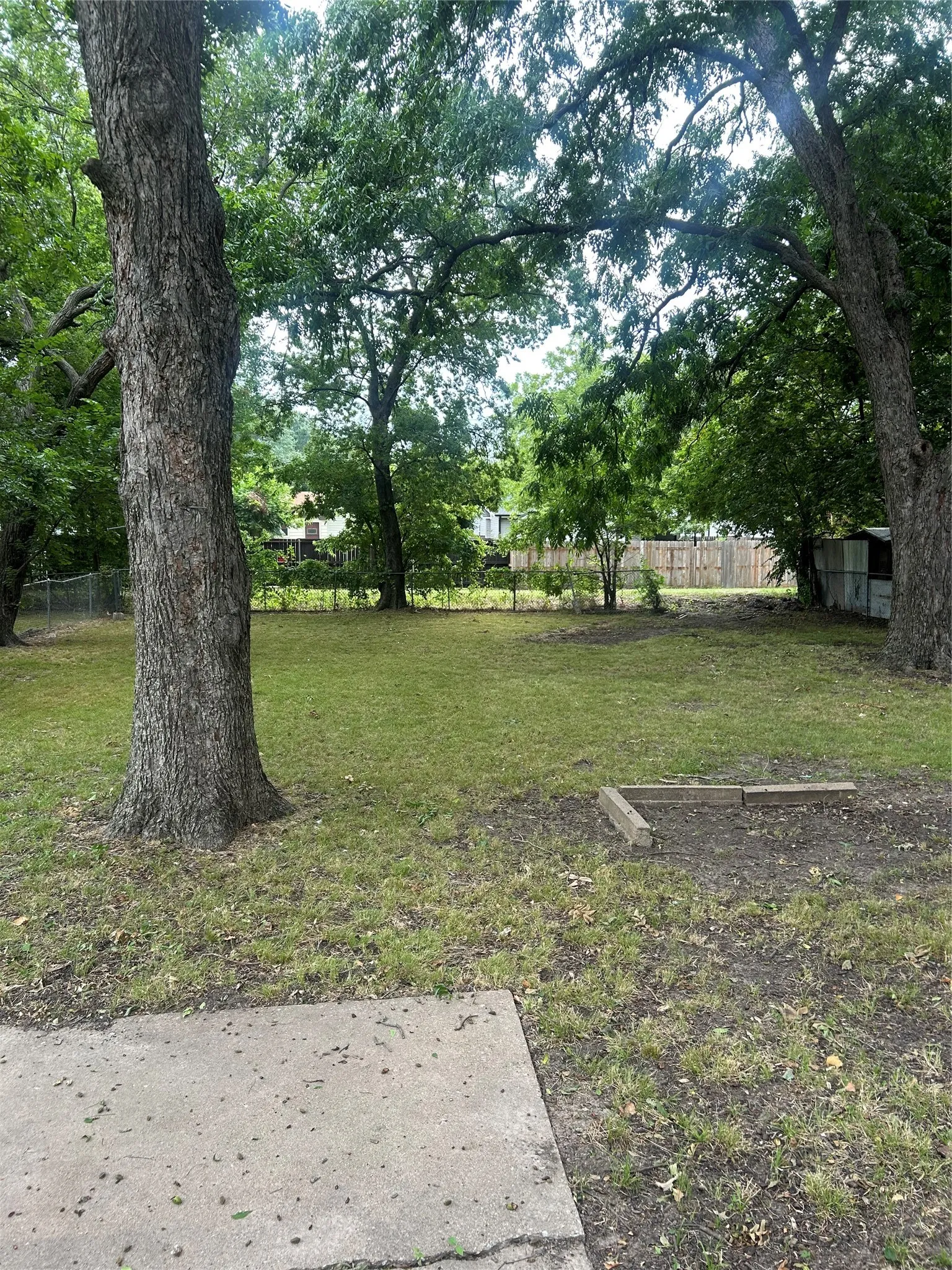 Single Family Residence For Rent in Grayson County , 1615 N Highland Avenue, Sherman, Texas 75092, 2 Bedroom, 1 Bathroom, 1 Garage spaces, 834 Sqft, built in 1952, mls#21372530, Real Estate Agent in Sherman, Homes For Rent in Grayson county, Homes For Rent in Sherman, Realtor in Sherman Texas, Real Estate Brokerage Independent Realty Texas, Luminita Cordes Realtor