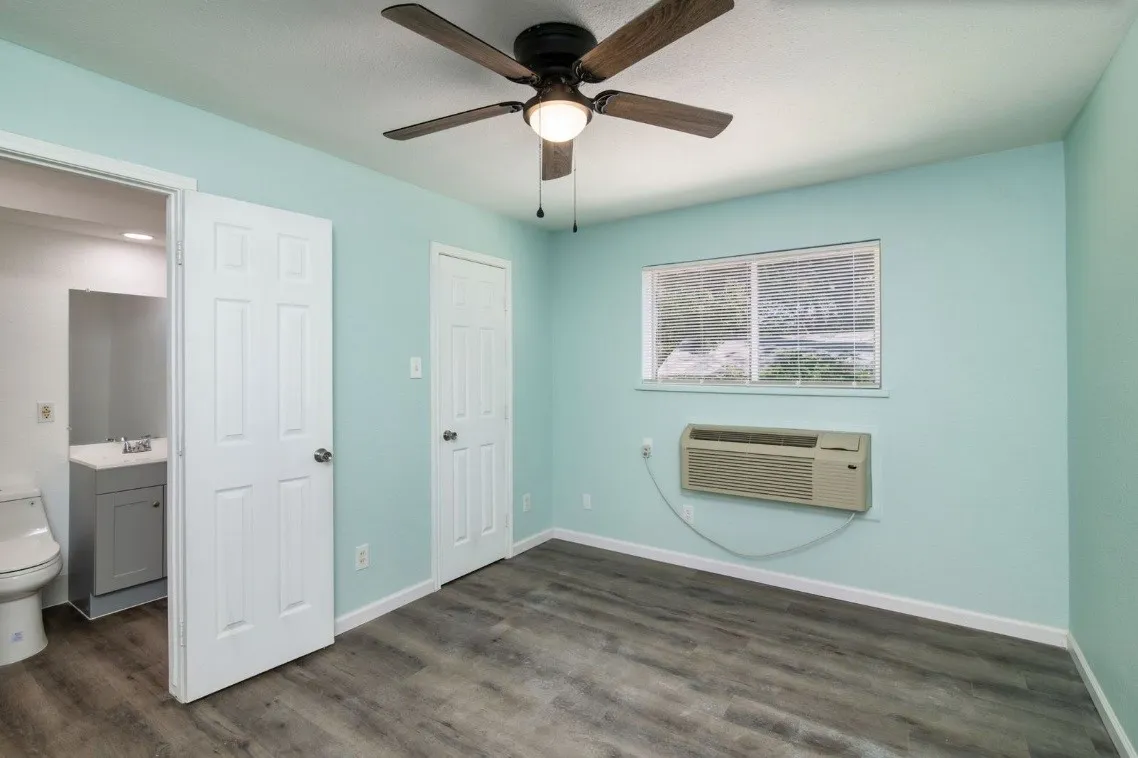 Apartment For Rent in Tarrant County , 811 S Mesquite Street 7, Arlington, Texas 76010, 1 Bedroom, 1 Bathroom, Garage spaces, 517 Sqft, built in 1963, mls#21372475, Real Estate Agent in Arlington, Homes For Rent in Tarrant county, Homes For Rent in Arlington, Realtor in Arlington Texas, Real Estate Brokerage Independent Realty Texas, Luminita Cordes Realtor