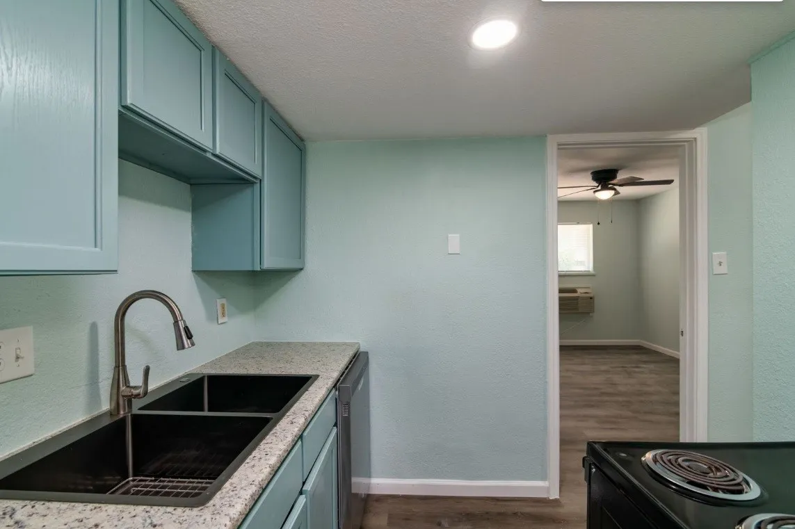Apartment For Rent in Tarrant County , 811 S Mesquite Street 7, Arlington, Texas 76010, 1 Bedroom, 1 Bathroom, Garage spaces, 517 Sqft, built in 1963, mls#21372475, Real Estate Agent in Arlington, Homes For Rent in Tarrant county, Homes For Rent in Arlington, Realtor in Arlington Texas, Real Estate Brokerage Independent Realty Texas, Luminita Cordes Realtor