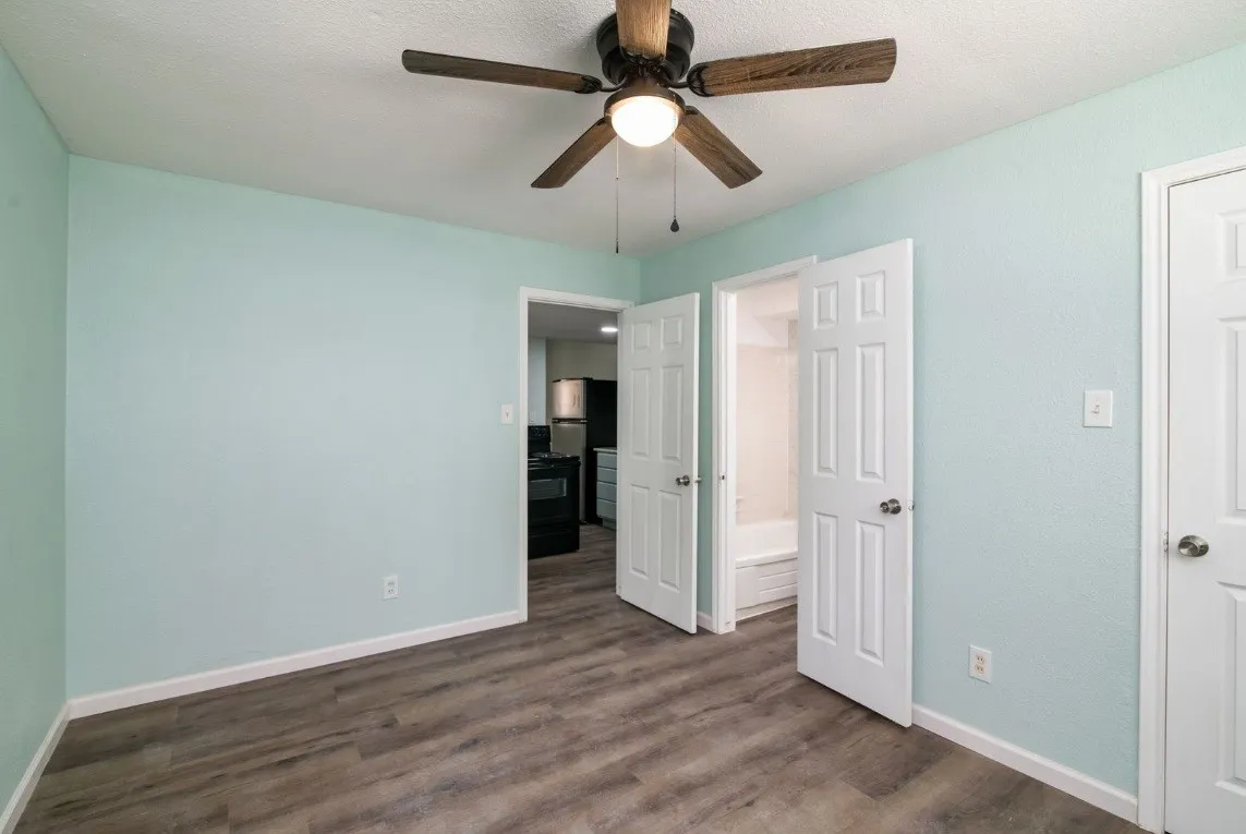 Apartment For Rent in Tarrant County , 811 S Mesquite Street 7, Arlington, Texas 76010, 1 Bedroom, 1 Bathroom, Garage spaces, 517 Sqft, built in 1963, mls#21372475, Real Estate Agent in Arlington, Homes For Rent in Tarrant county, Homes For Rent in Arlington, Realtor in Arlington Texas, Real Estate Brokerage Independent Realty Texas, Luminita Cordes Realtor
