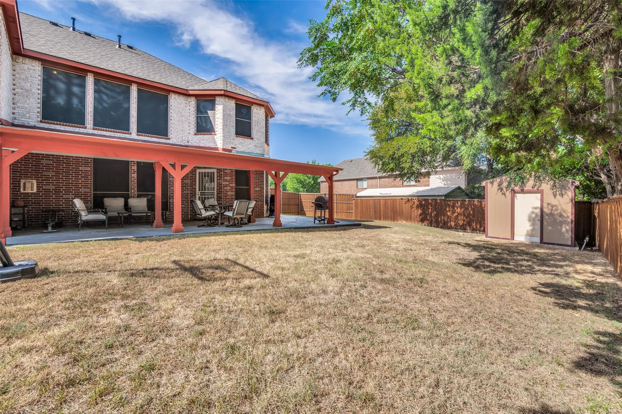 Single Family Residence For Sale in Dallas County , 1633 Turtle Point Drive, De Soto, Texas 75115, 4 Bedroom, 4 Bathroom, 2 Garage spaces, 3,743 Sqft, built in 2006, mls#21368911, Real Estate Agent in De Soto, Homes For Sale in Dallas county, Homes For Sale in De Soto, Realtor in De Soto Texas, Real Estate Brokerage Independent Realty Texas, Luminita Cordes Realtor