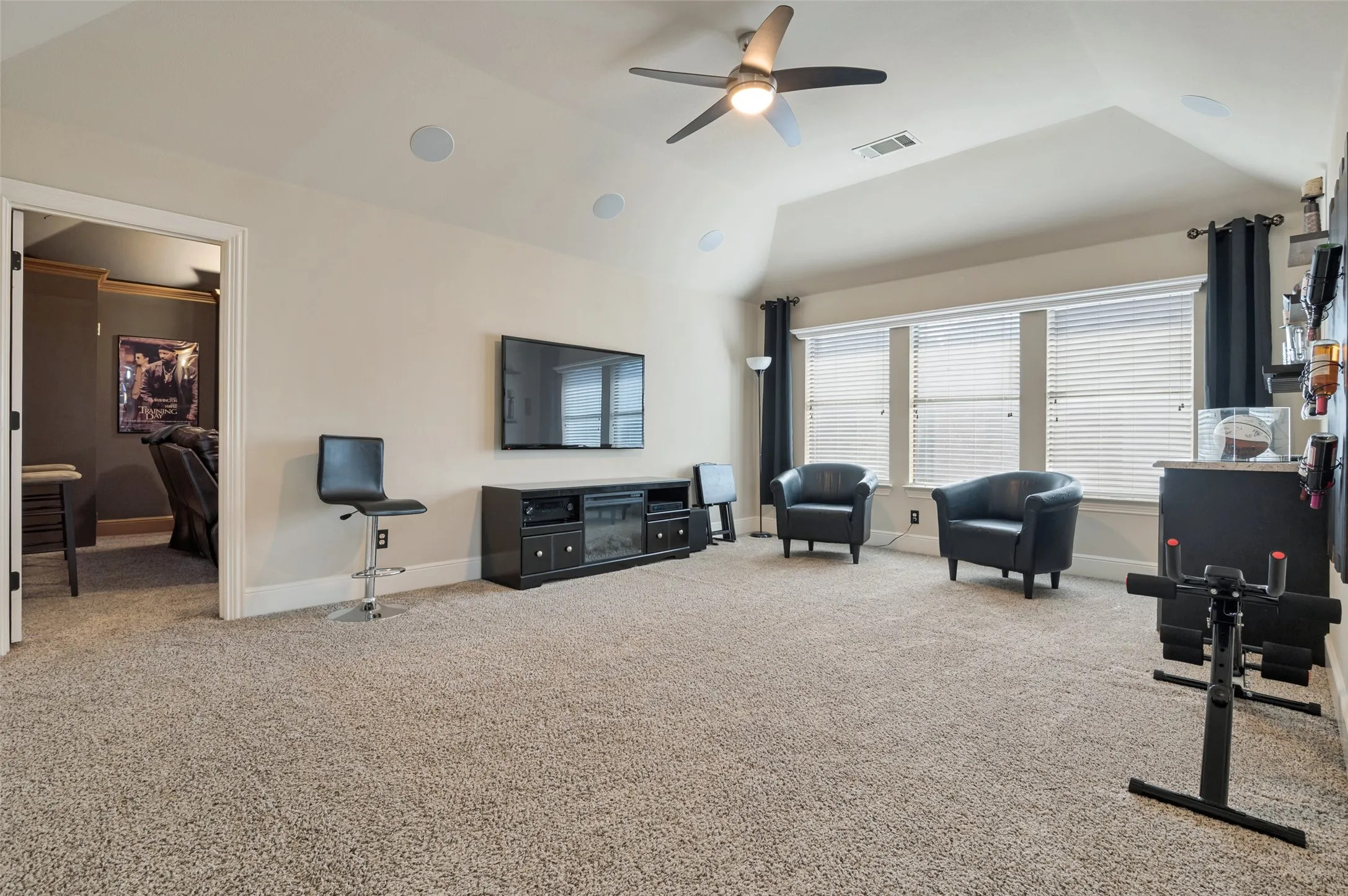 Single Family Residence For Sale in Dallas County , 1633 Turtle Point Drive, De Soto, Texas 75115, 4 Bedroom, 4 Bathroom, 2 Garage spaces, 3,743 Sqft, built in 2006, mls#21368911, Real Estate Agent in De Soto, Homes For Sale in Dallas county, Homes For Sale in De Soto, Realtor in De Soto Texas, Real Estate Brokerage Independent Realty Texas, Luminita Cordes Realtor